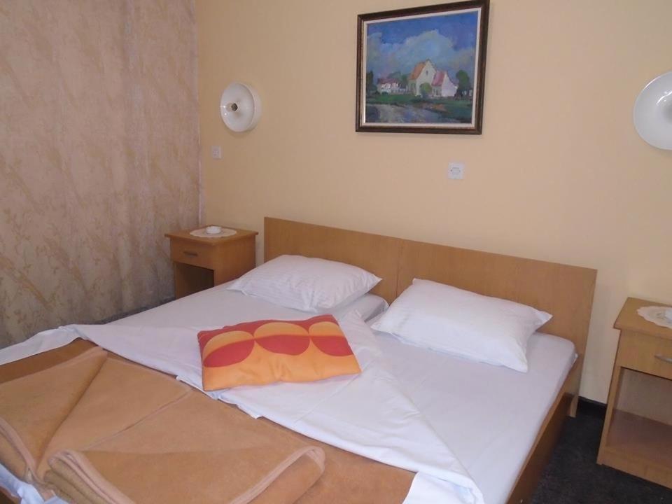 Double or Twin Room with Bathroom photo 3
