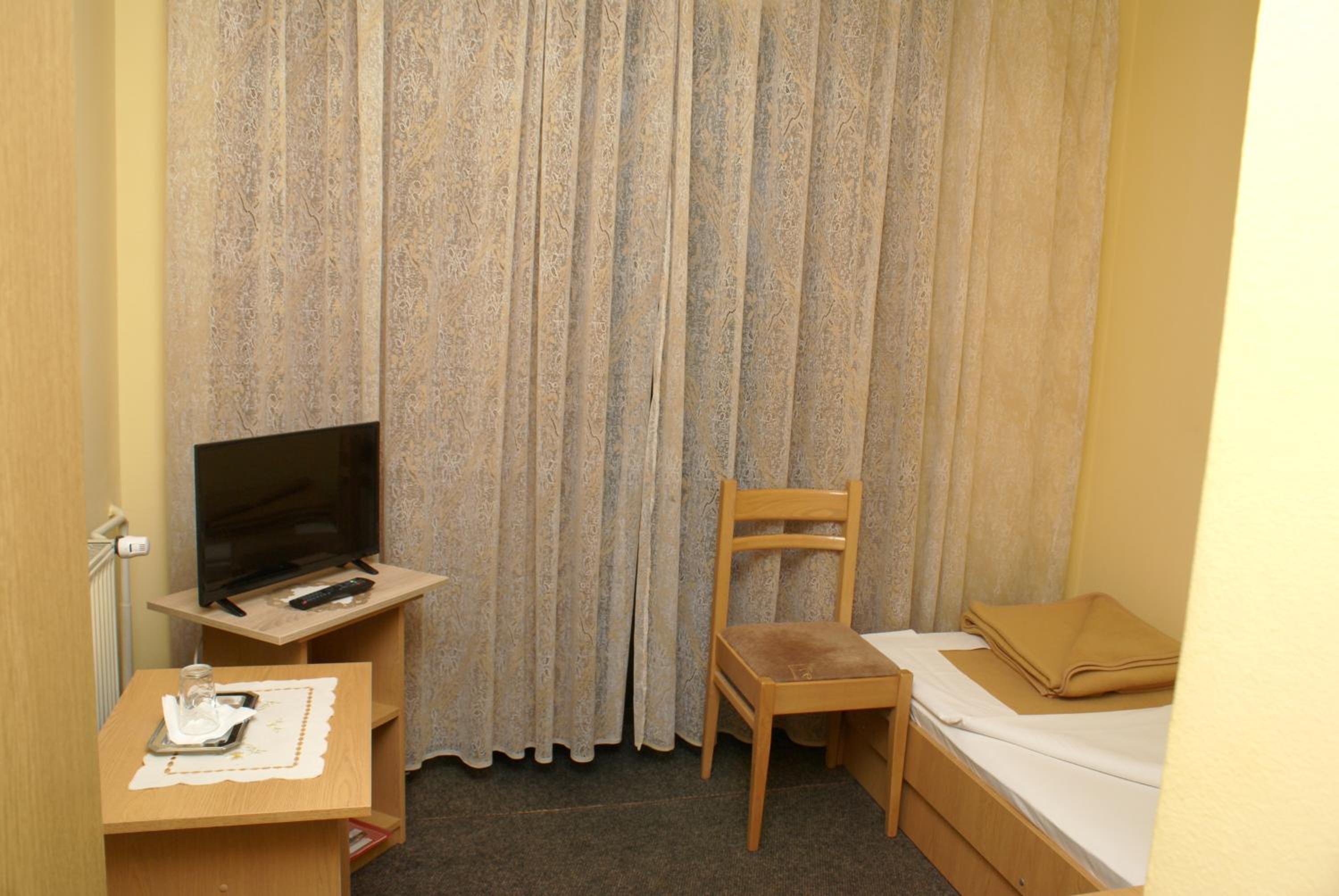 Single Room with Bathroom photo 1