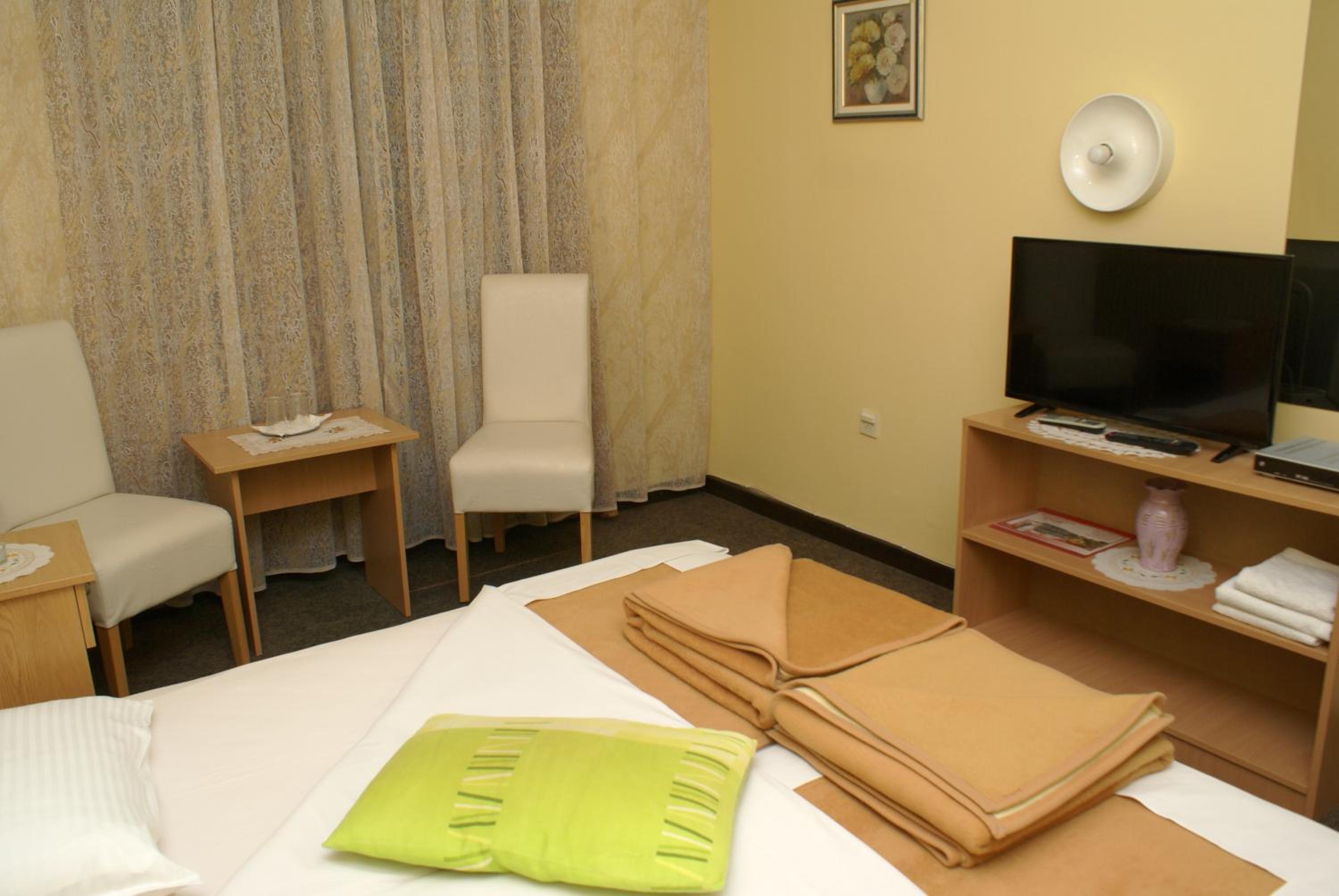 Double or Twin Room with Bathroom photo 2