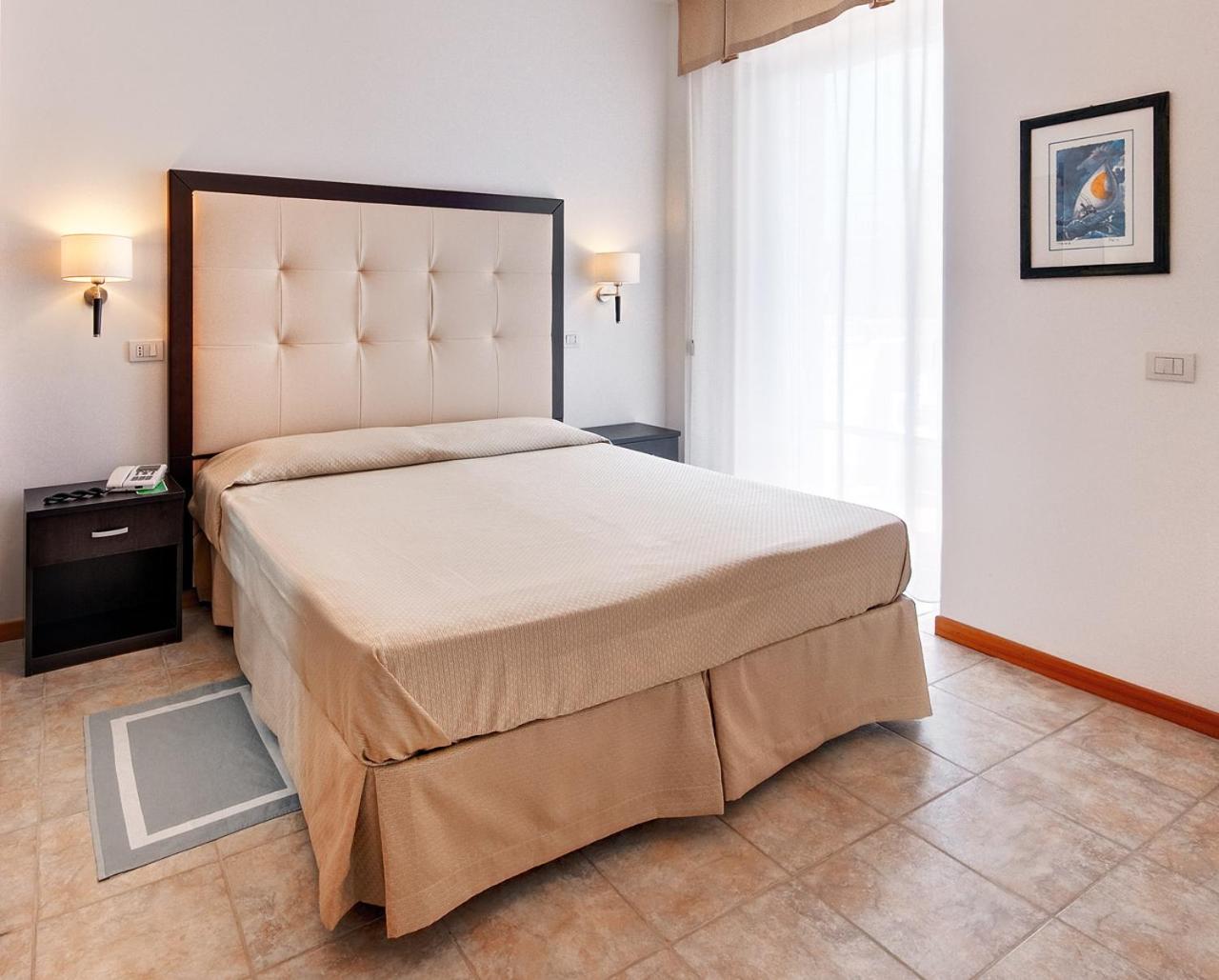Double Room with Balcony photo 2