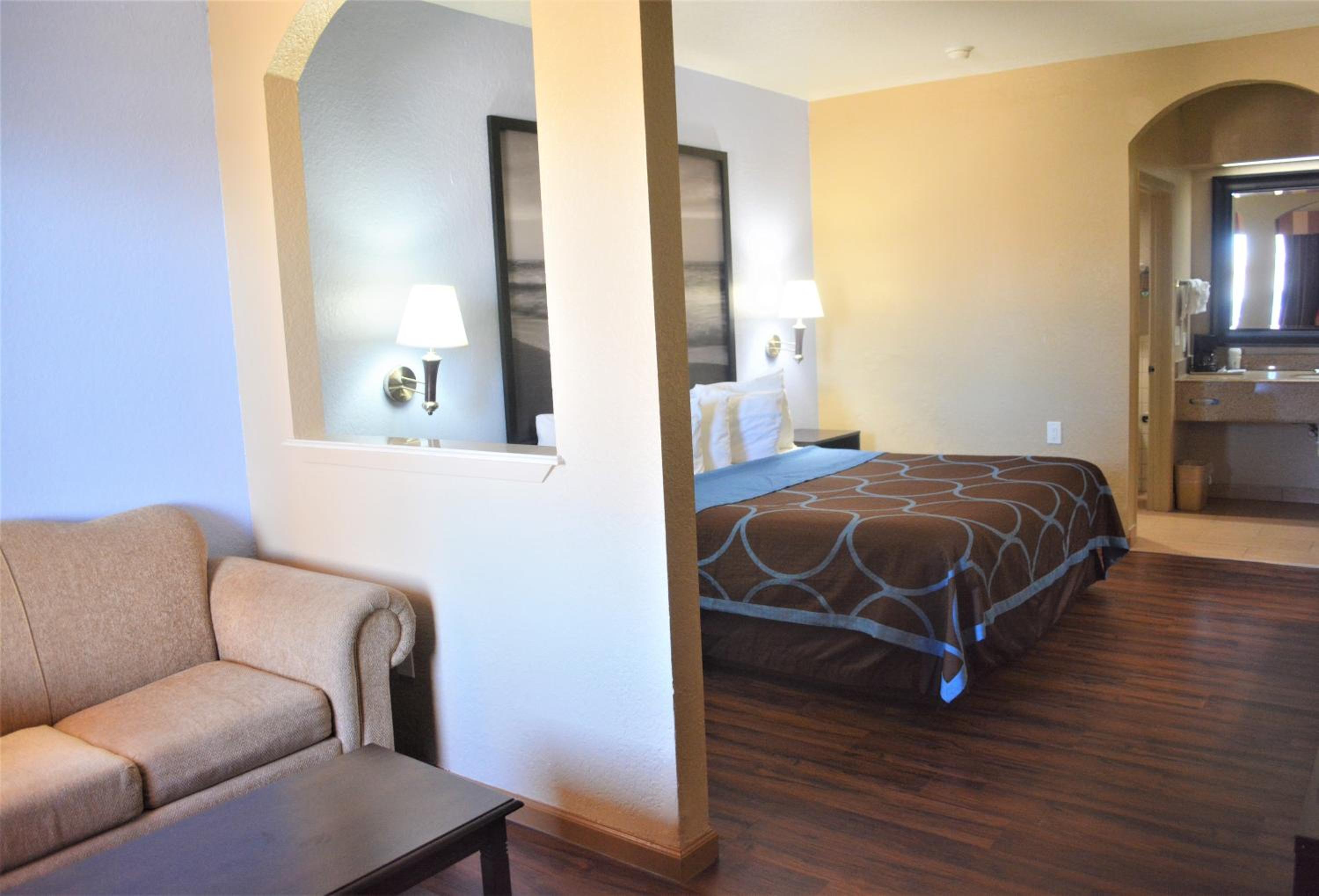 King Room - Non-Smoking - Photo 1