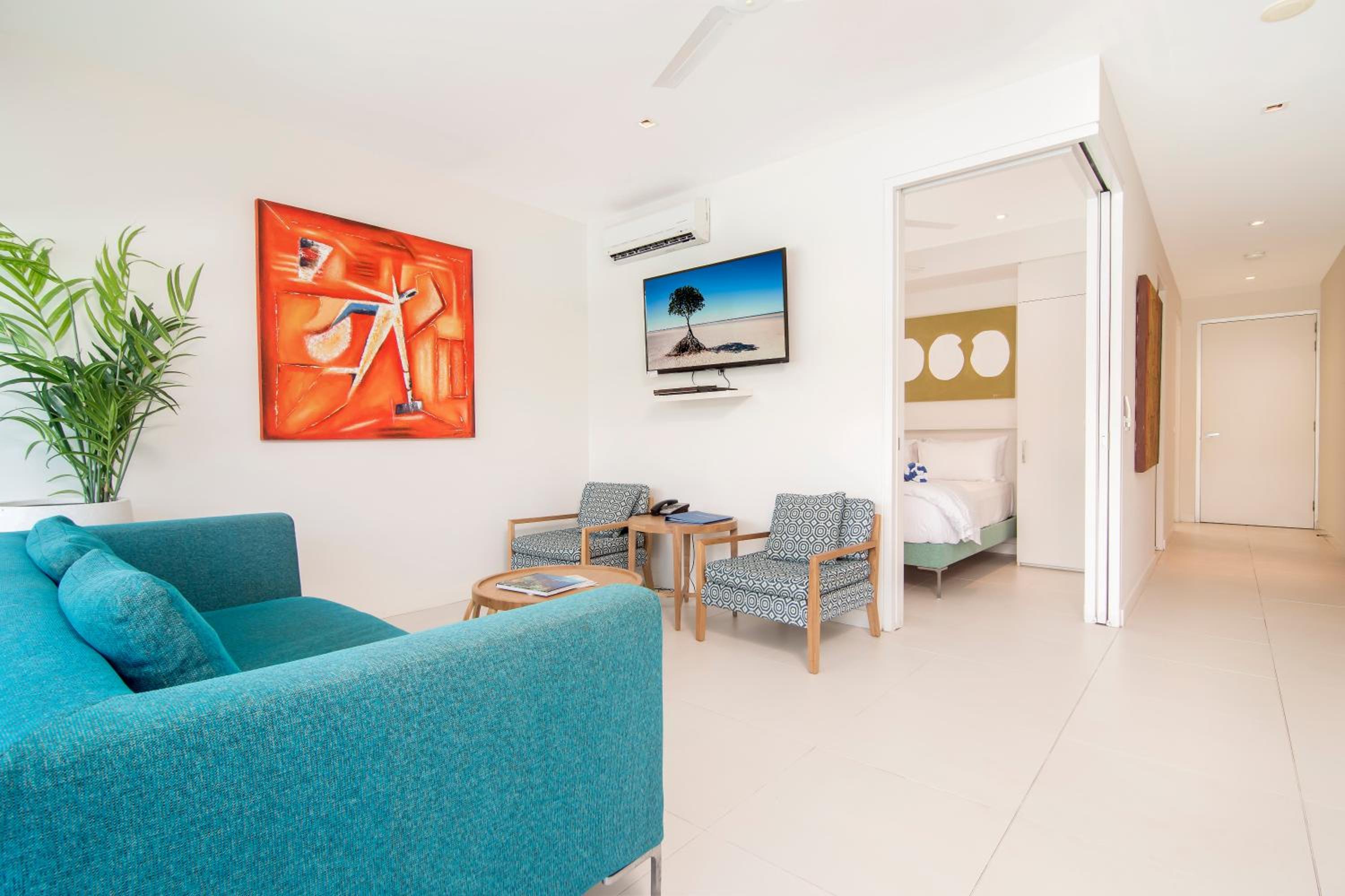 Two-Bedroom Apartment with Pool Access - Swim Out