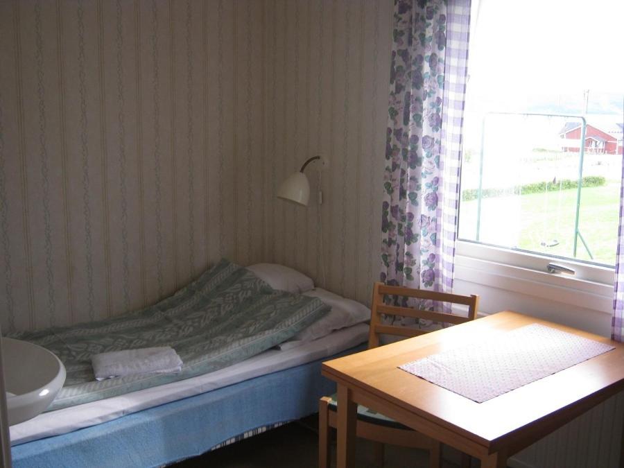 Economy Twin Room With Shared Bathroom photo 3