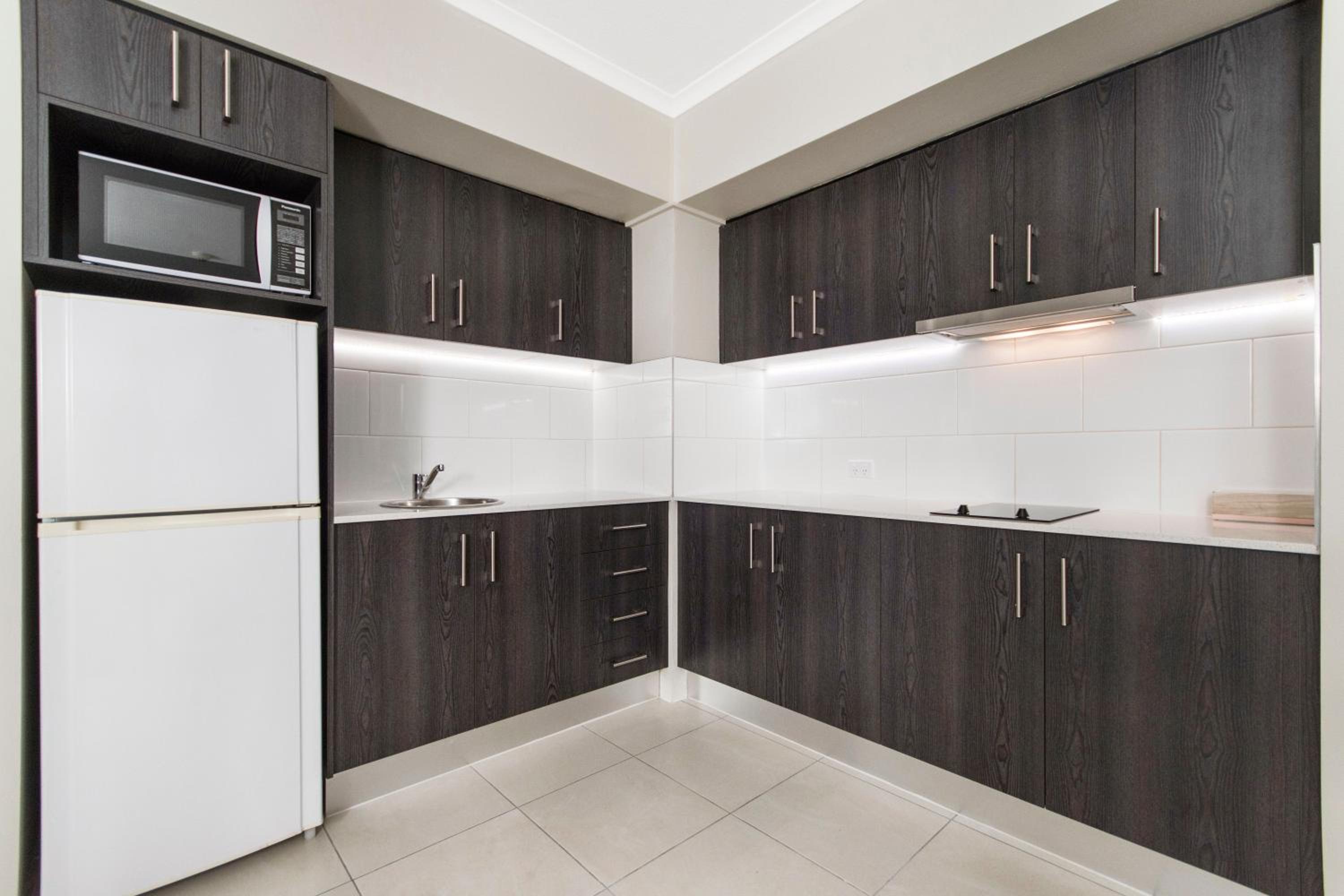 1 bedroom apartment (pool side)