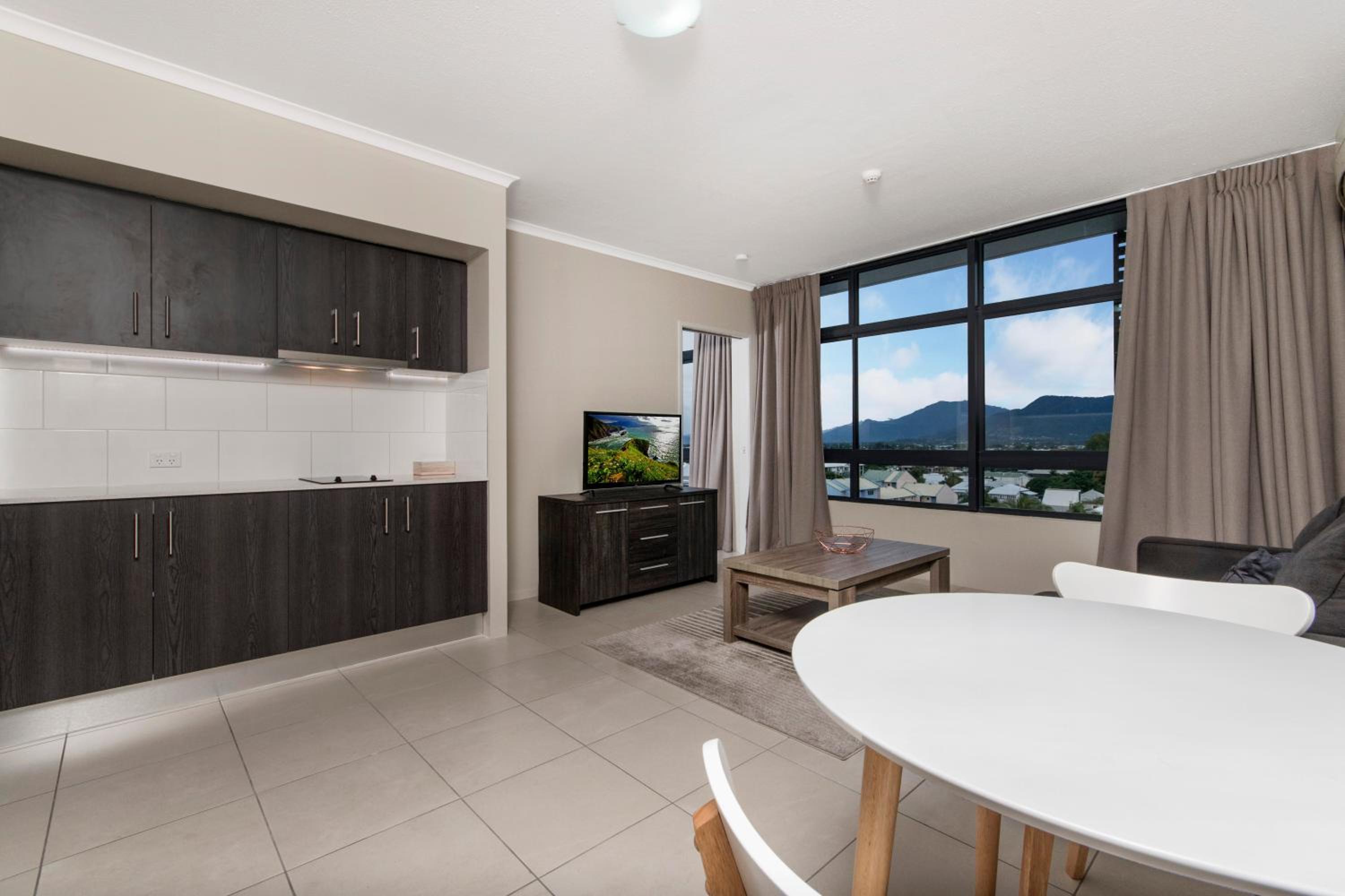 1 bedroom apartment (pool side) thumbnail 5