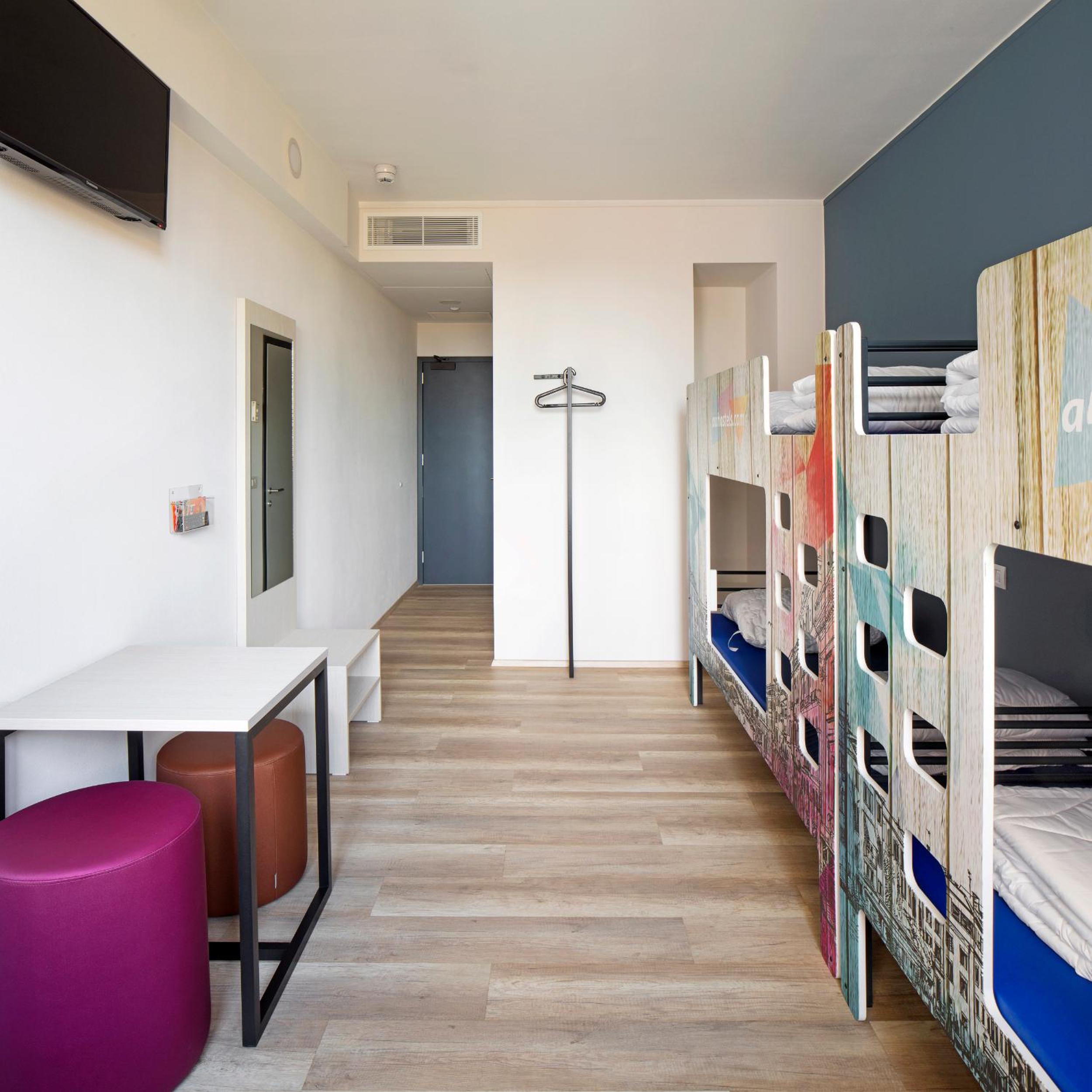 Six-Bed Room photo 3