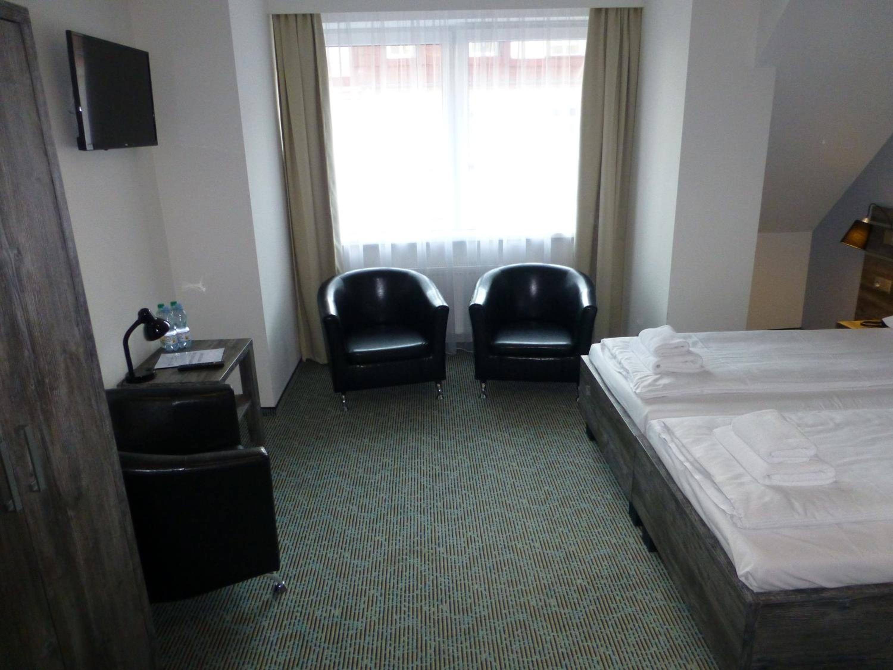 Deluxe Queen Room with Two Queen Beds - Photo 7