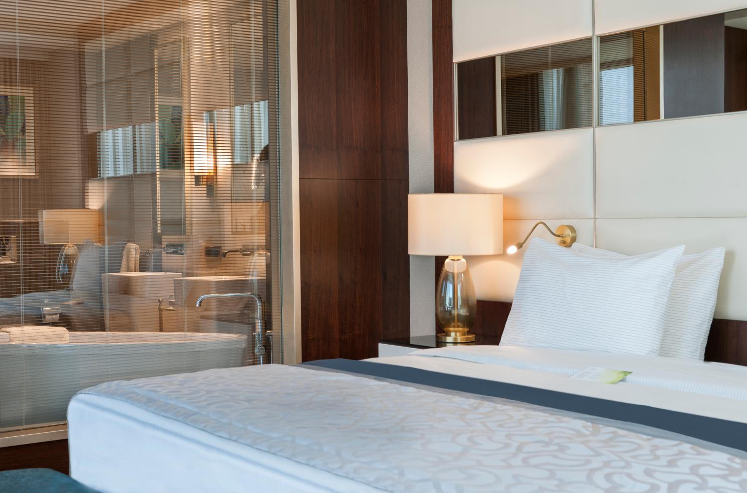 Suite with King Size Bed photo 3