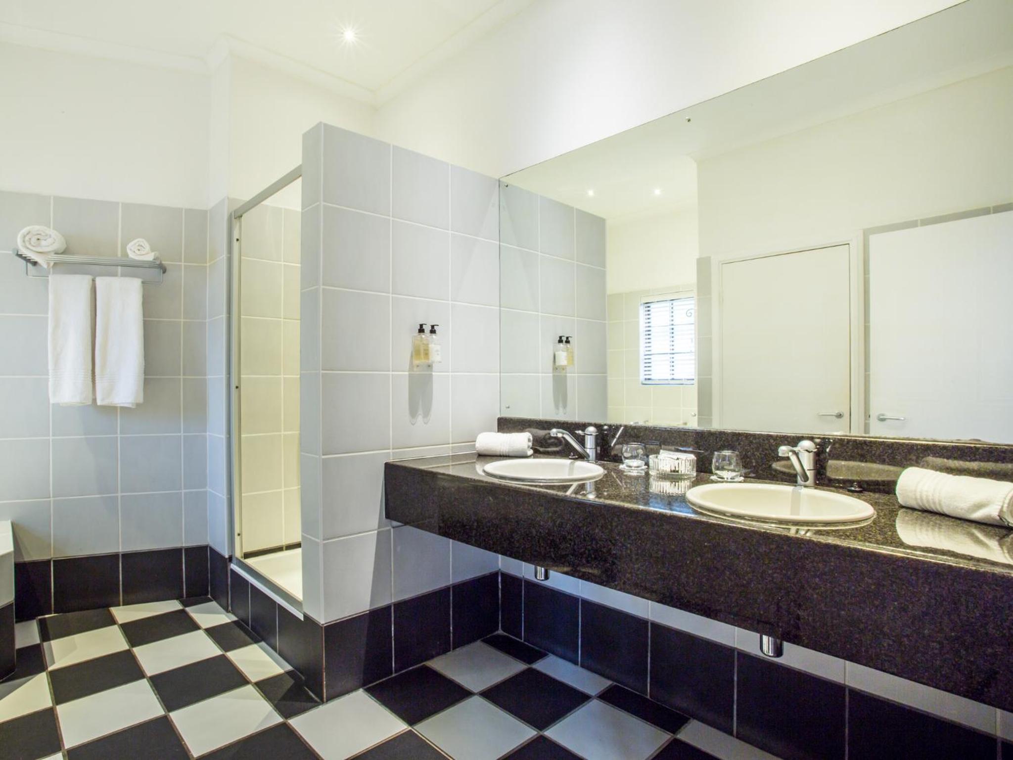Suite - Photo 4