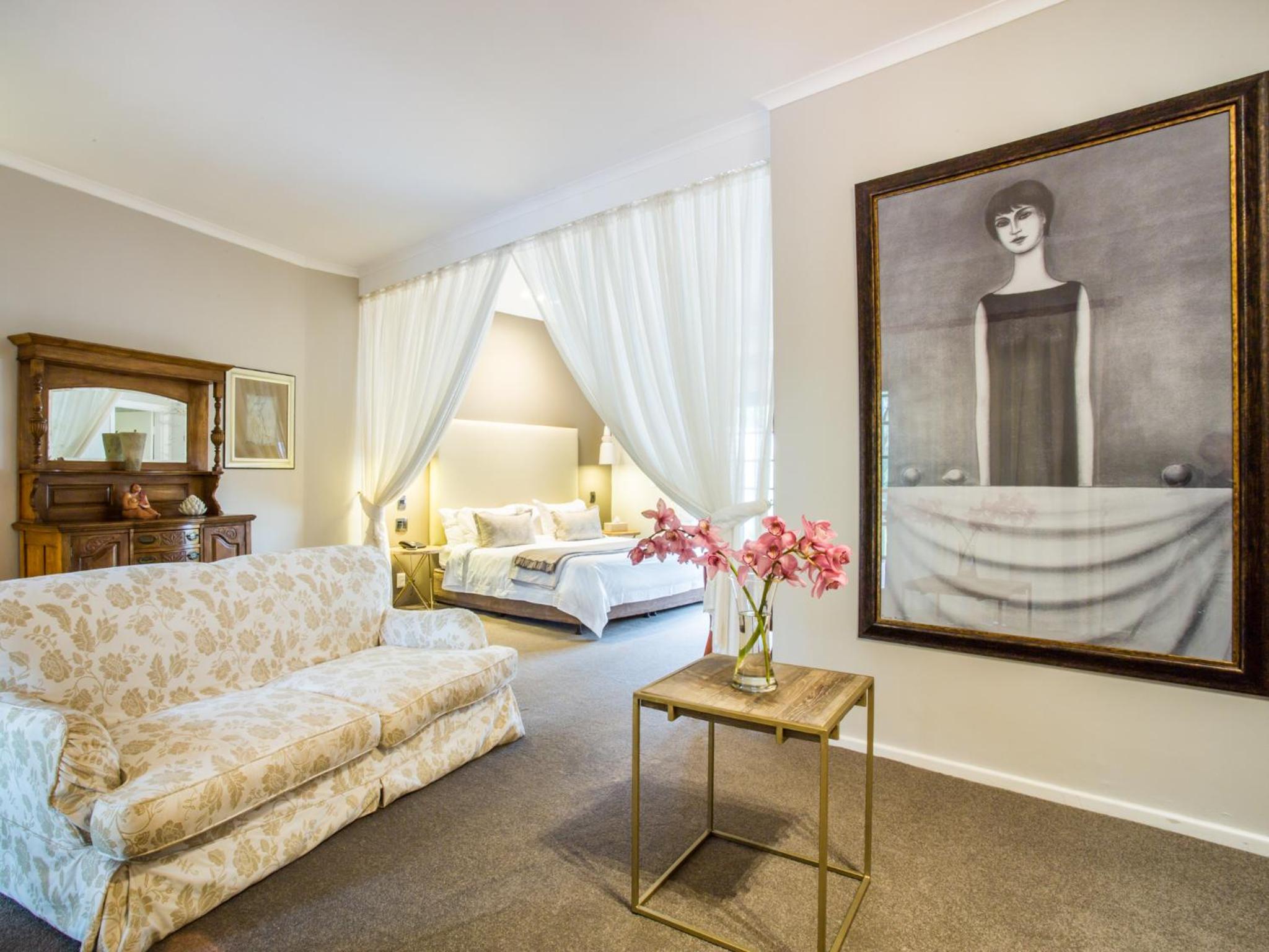 Suite - Photo 5