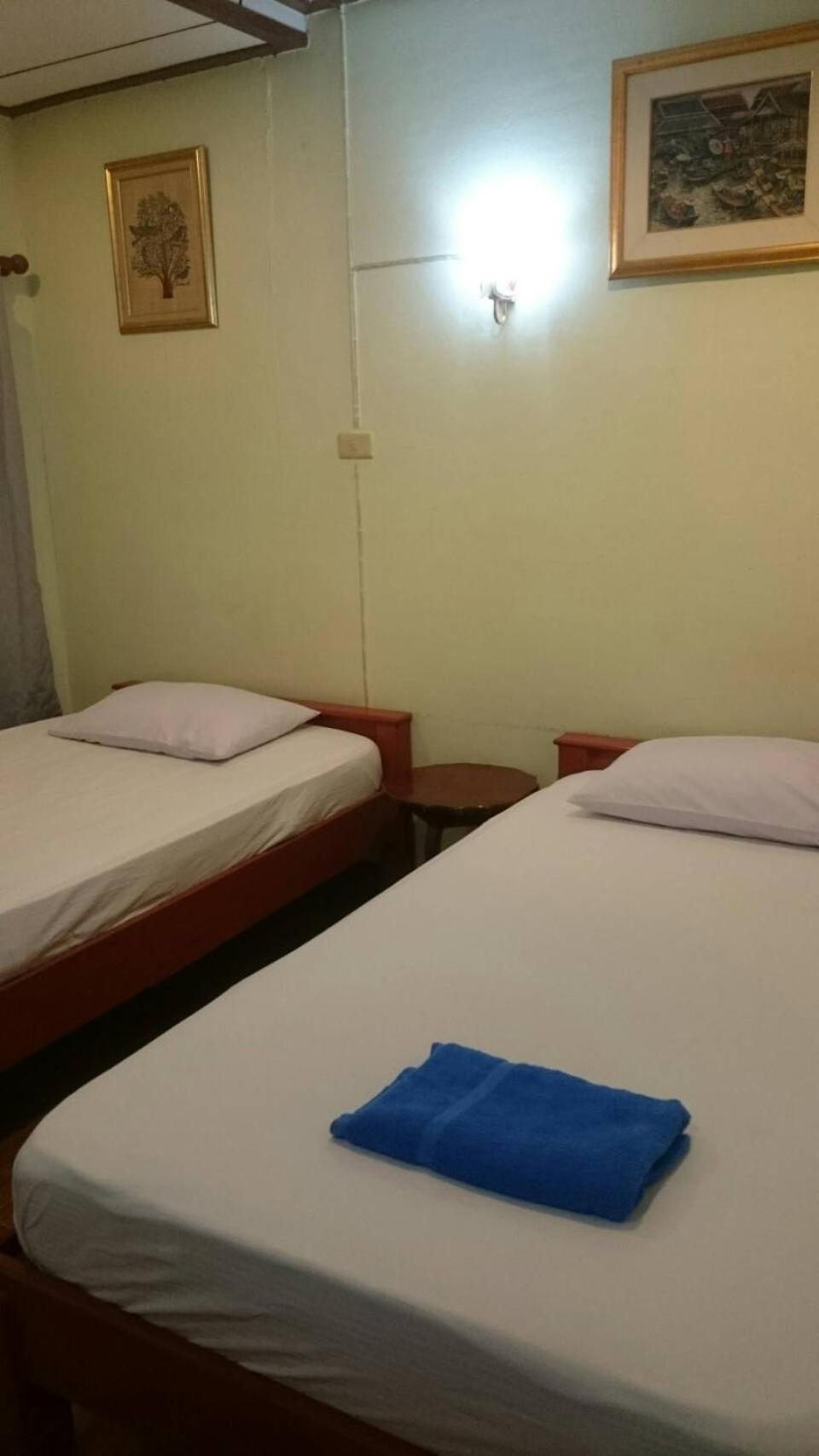 Deluxe Twin Room with Private Bathroom photo 3
