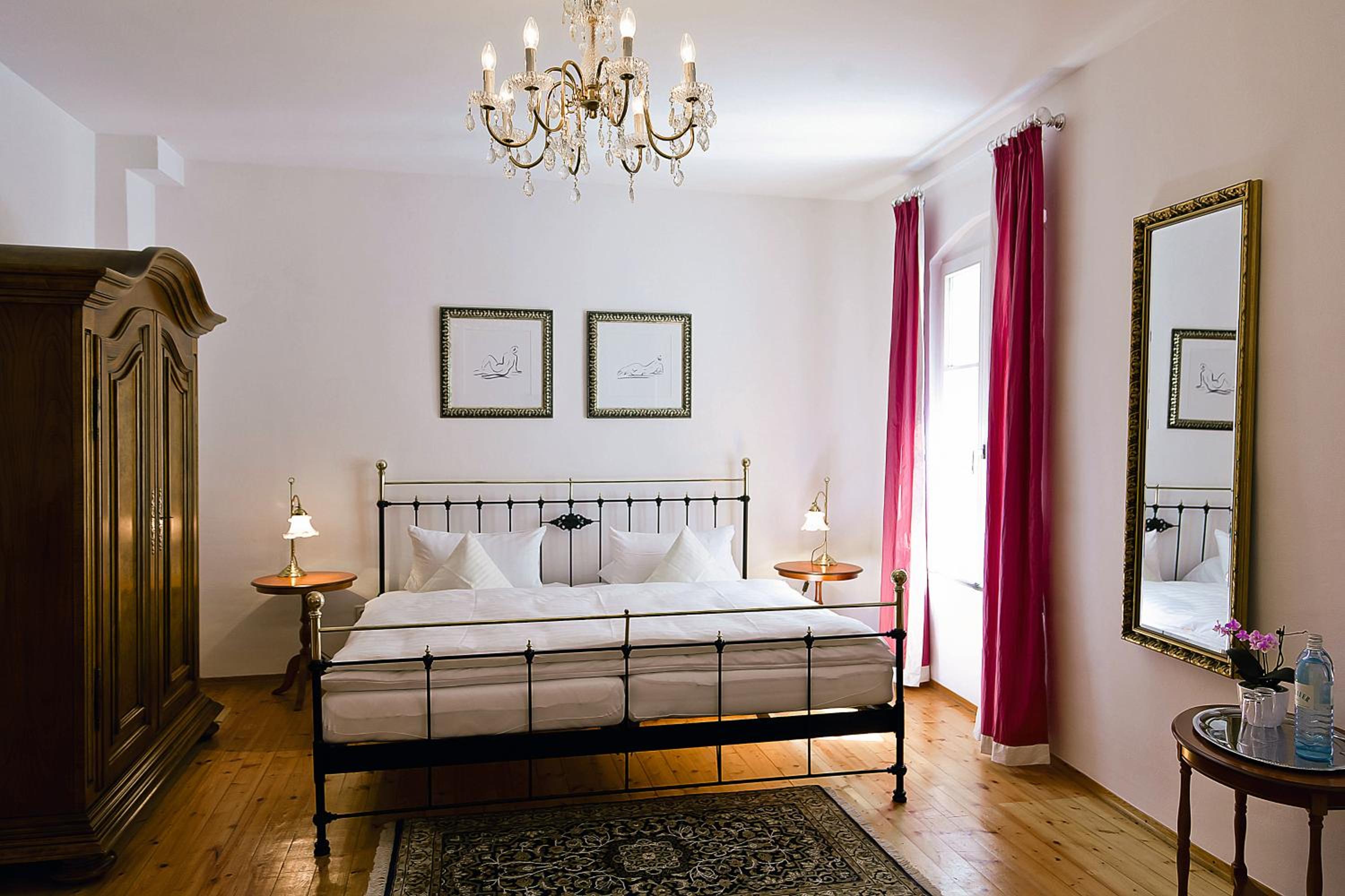 Double Room - Photo 5