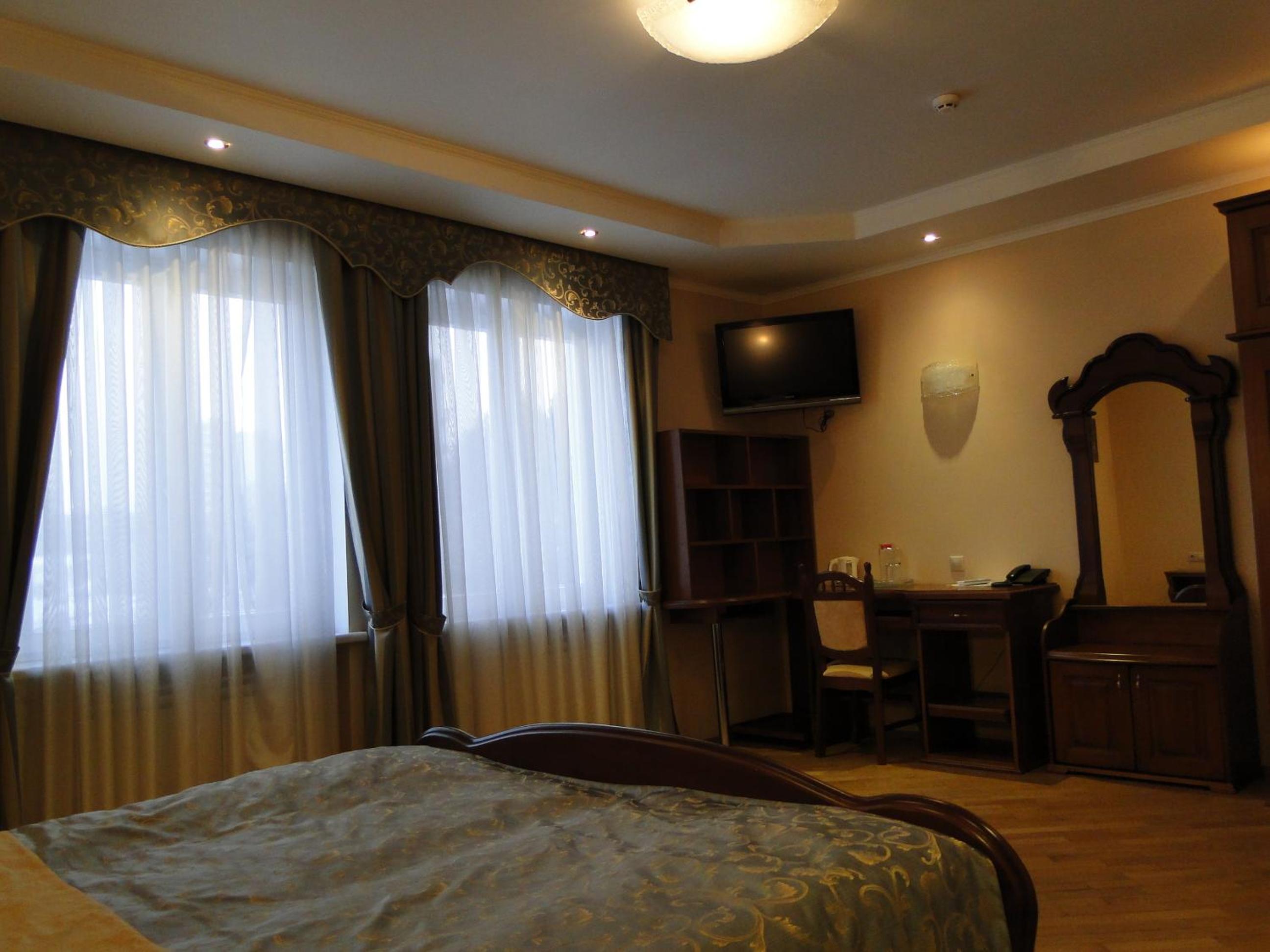 Family Room with Balcony photo 1