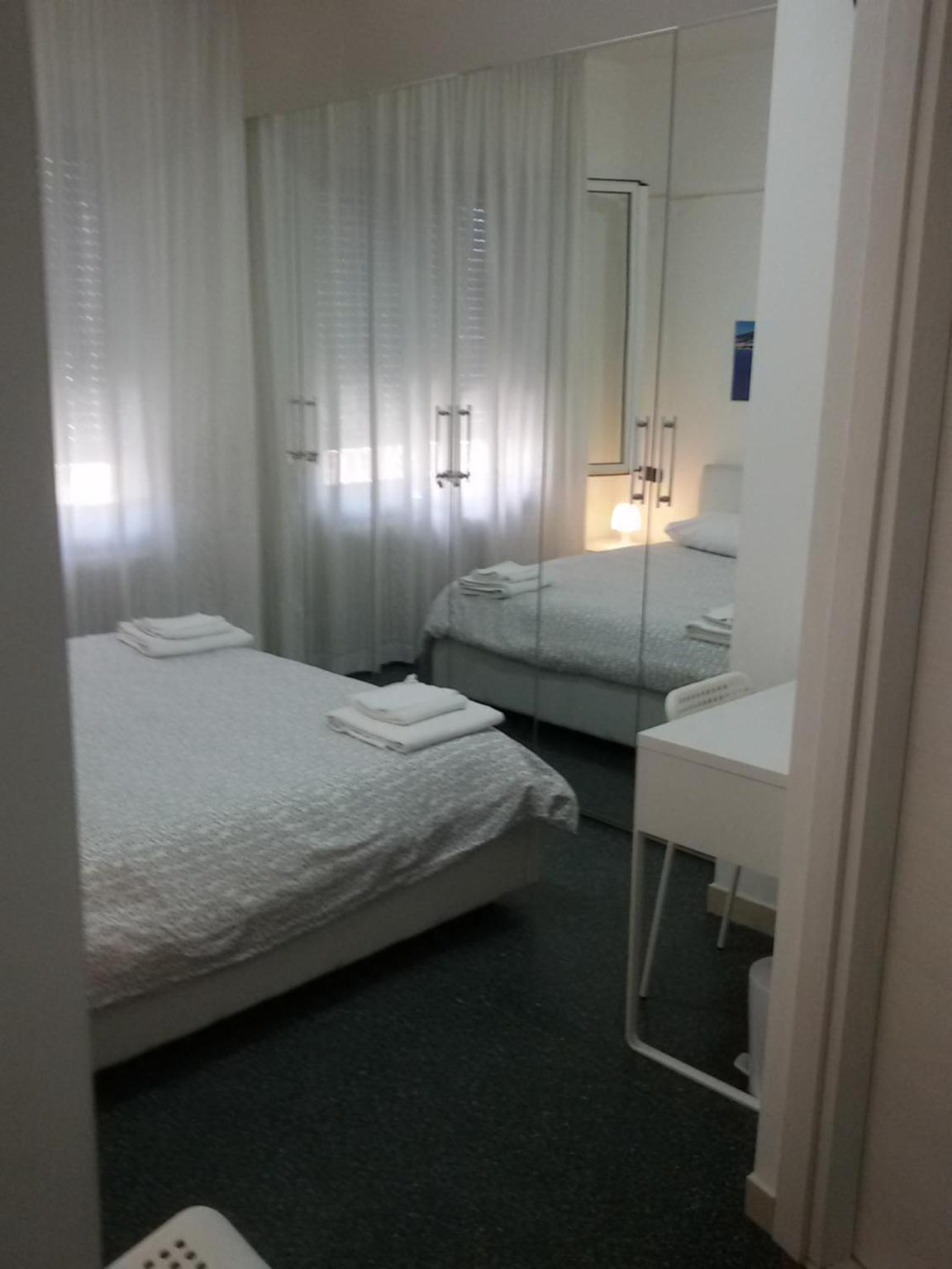 Double Room with Private Bathroom - Photo 8