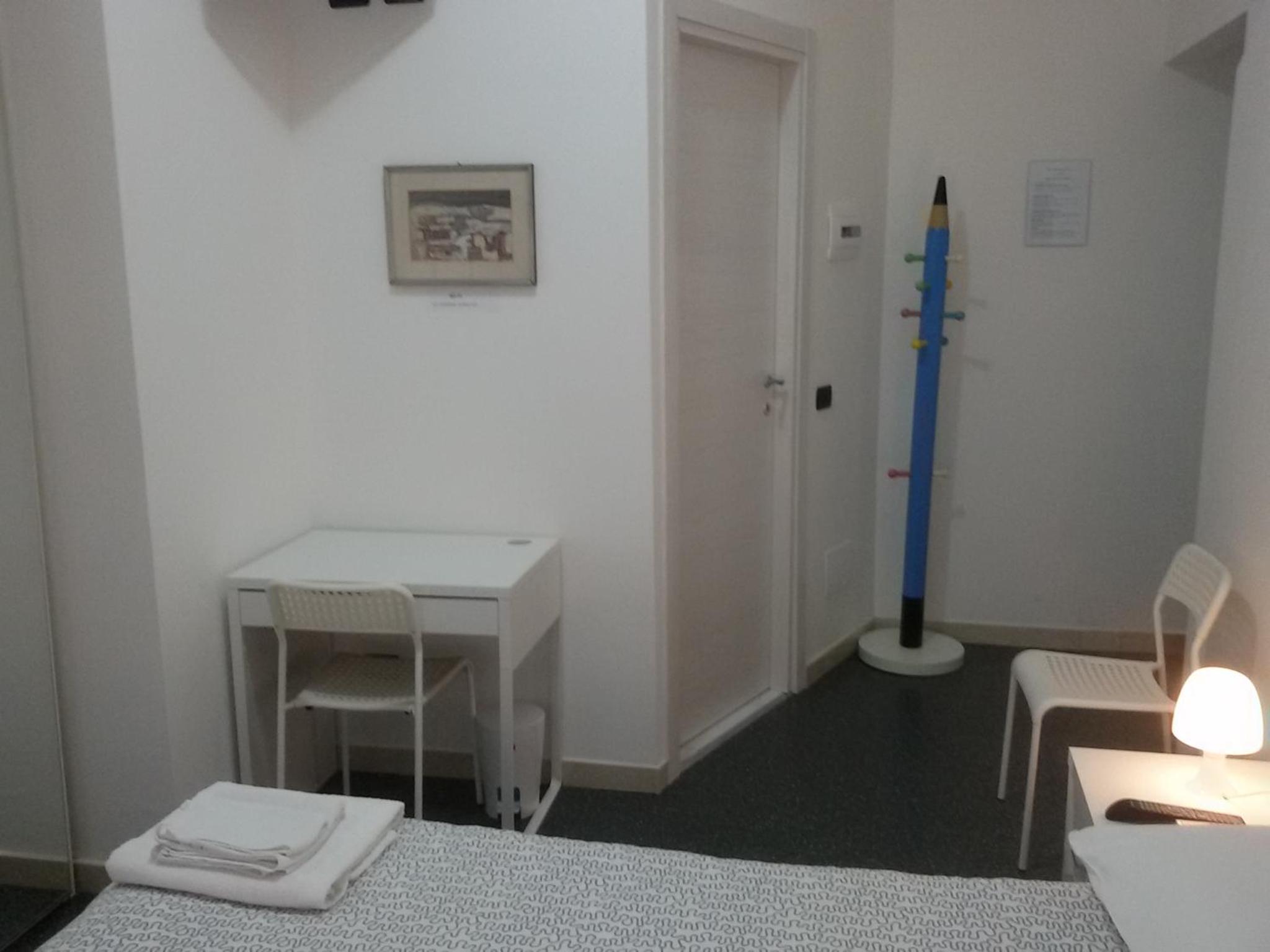 Double Room with Private Bathroom - Photo 9