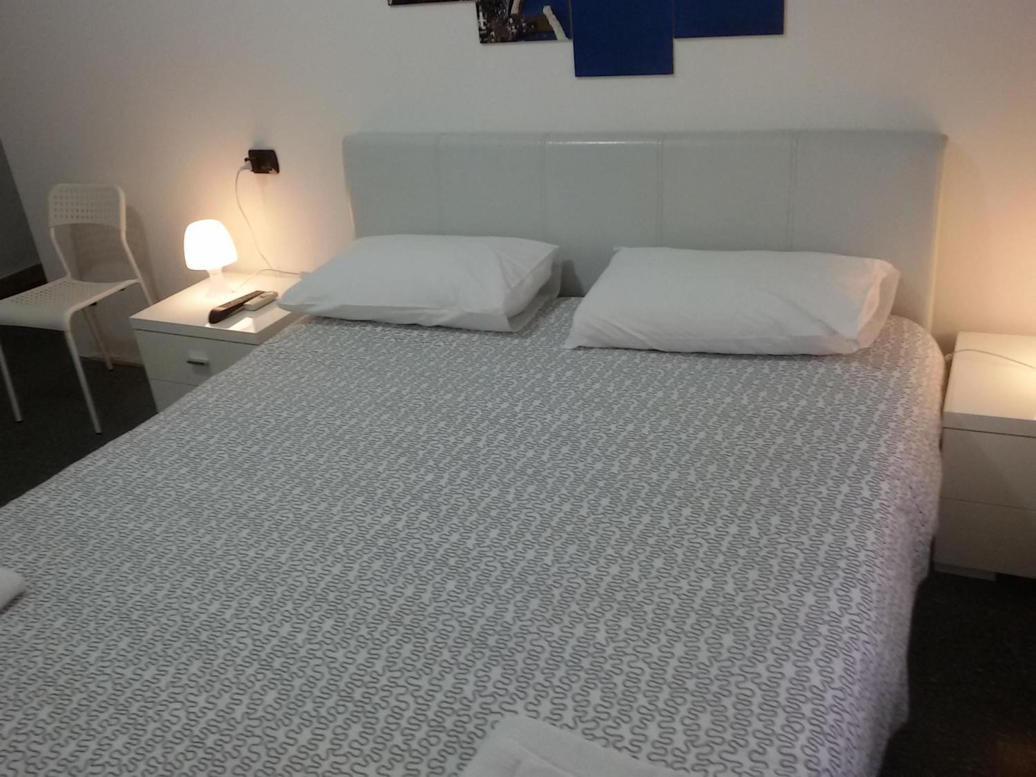 Double Room with Private Bathroom - Photo 10