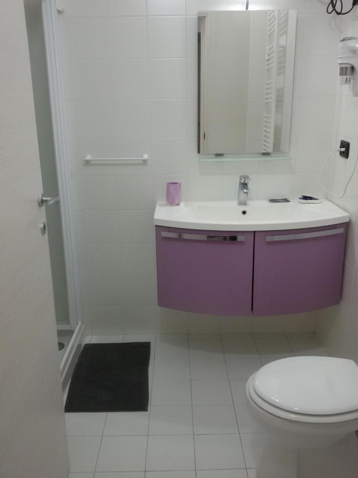 Double Room with Private Bathroom - Photo 15