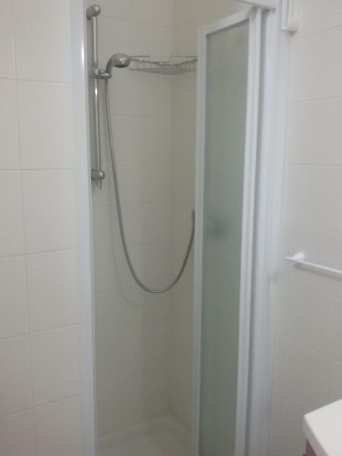 Double Room with Private Bathroom - Photo 16
