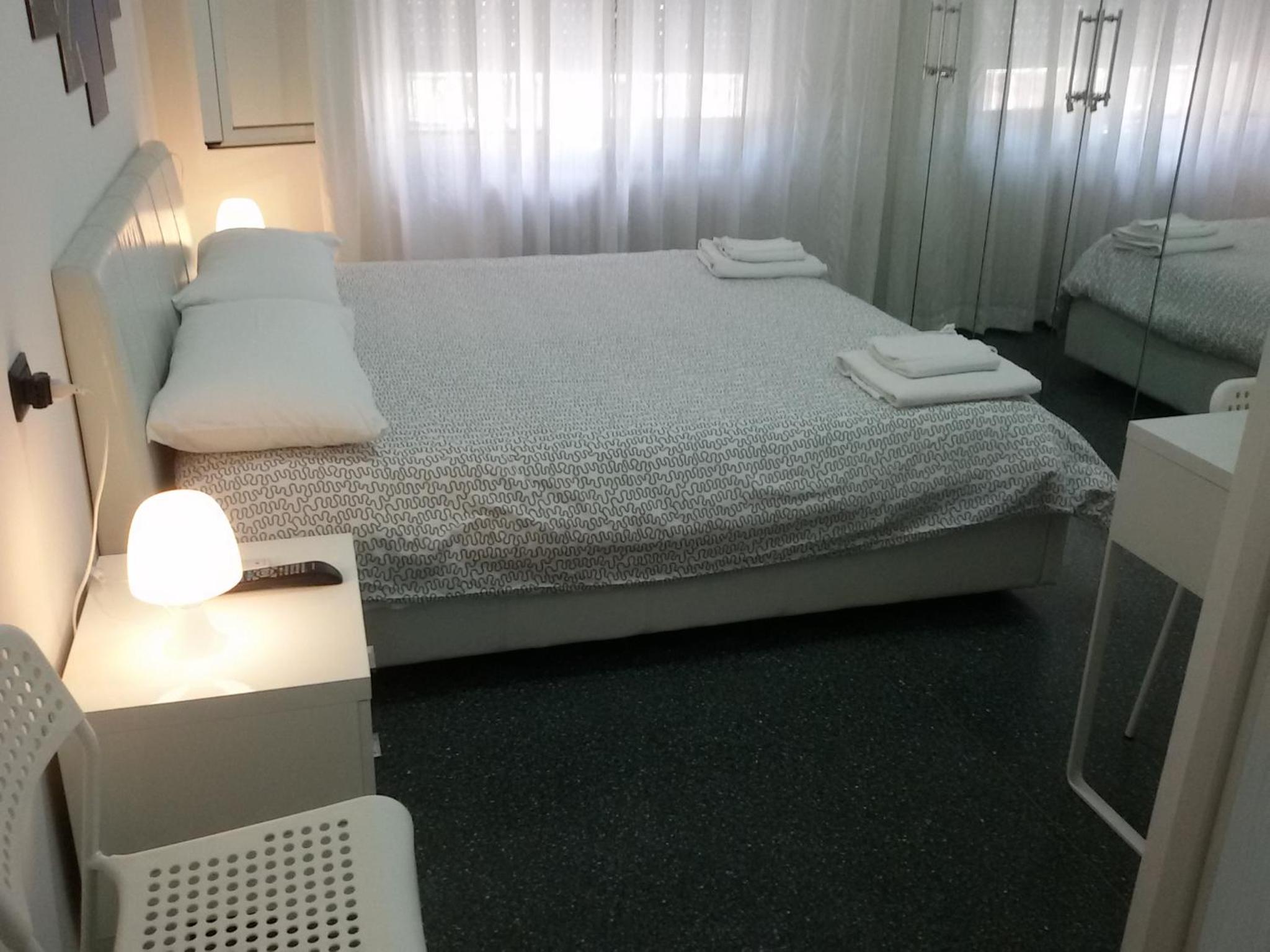 Double Room with Private Bathroom - Photo 28