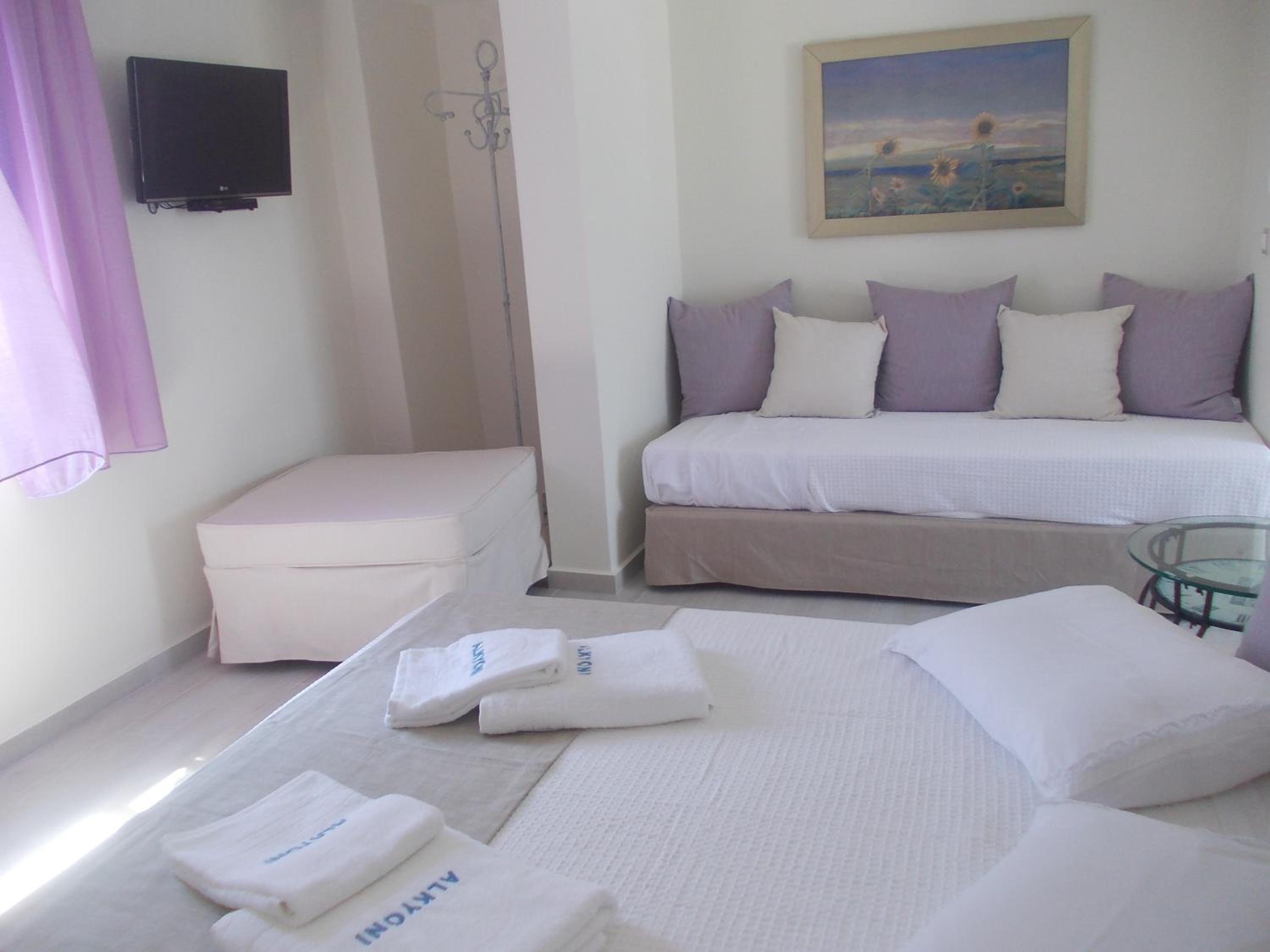 Standard Triple Room with Sea View