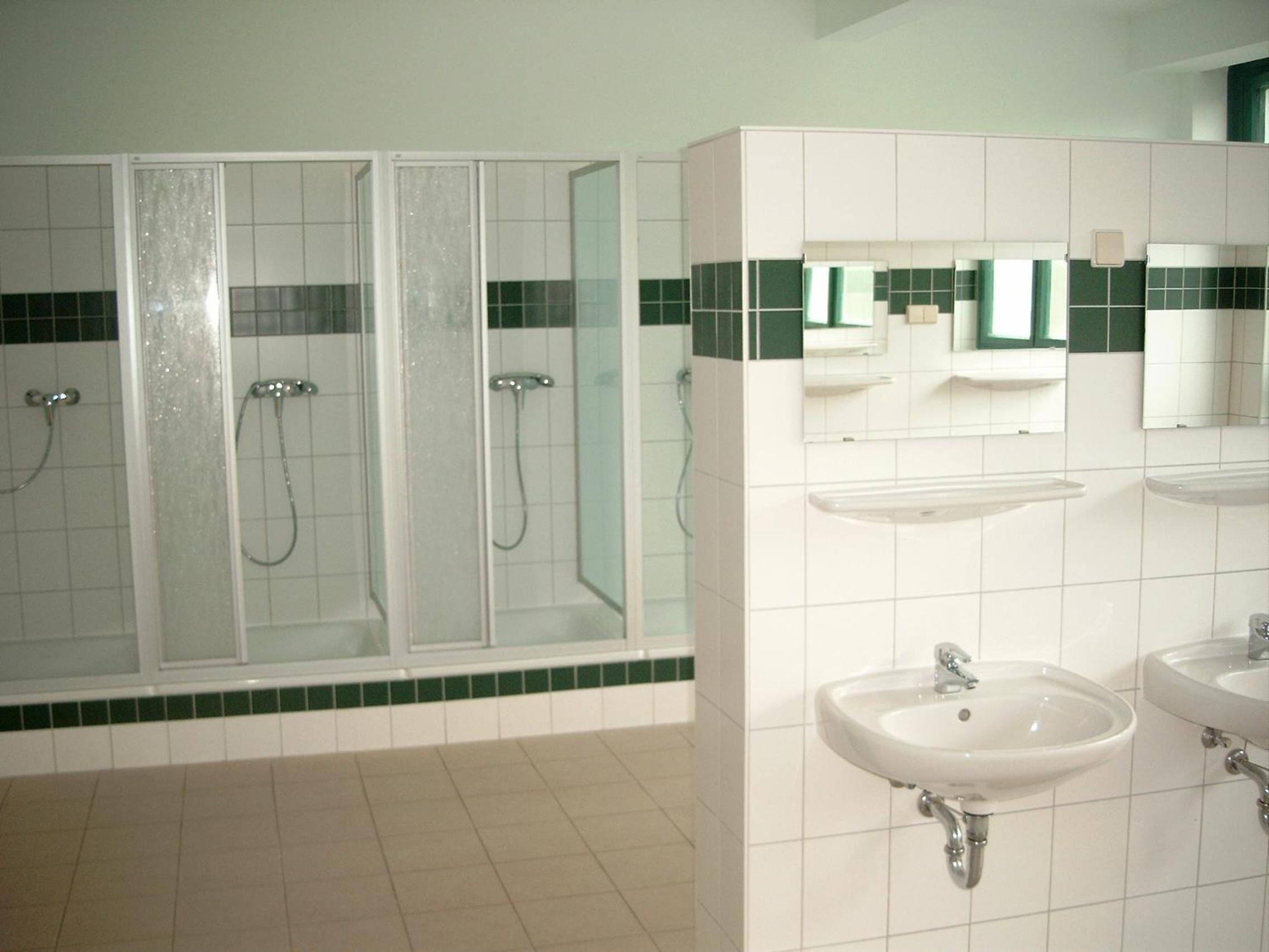 Quadruple Room with Shared Bathroom photo 2