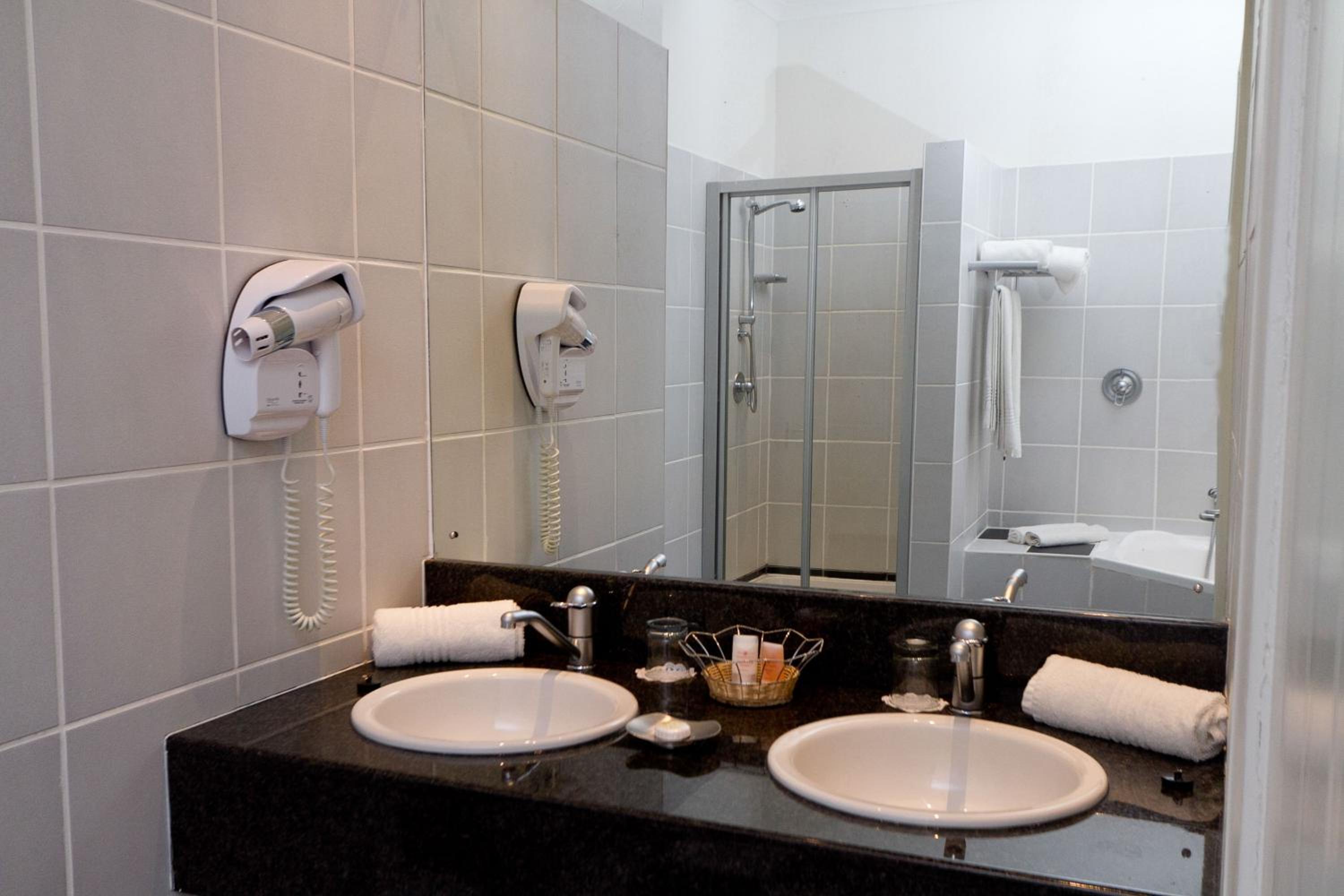 Superior Room – King or Twin - Photo 8