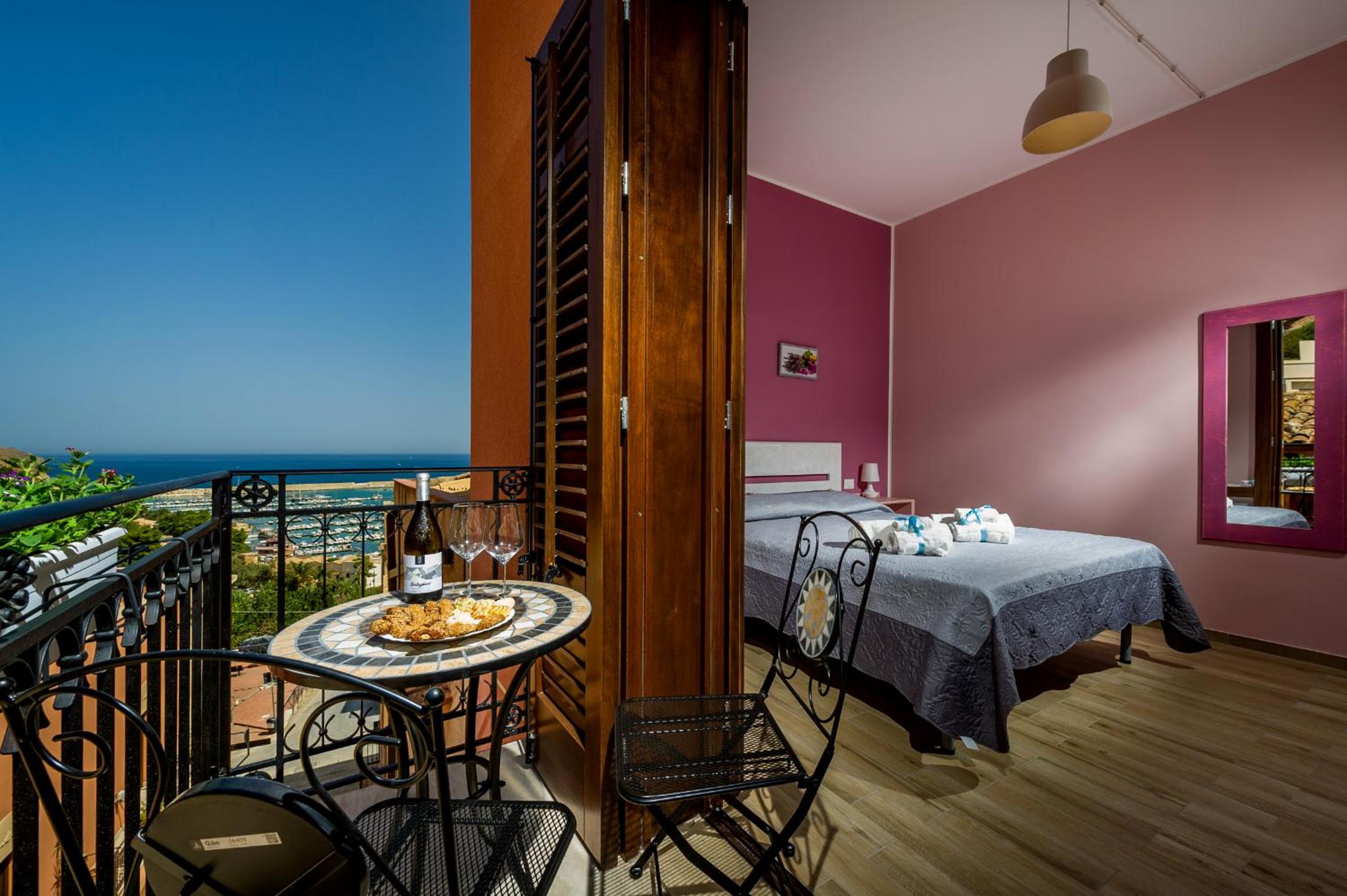 Deluxe Double Room with Balcony