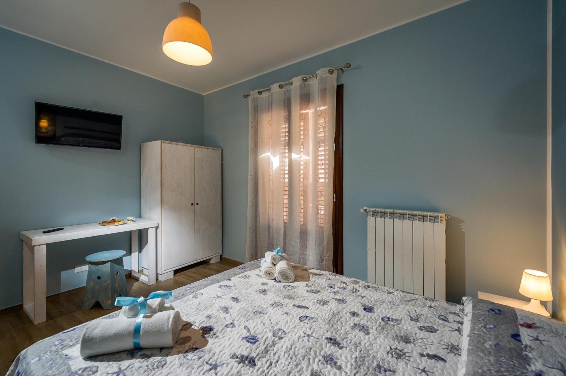 Deluxe Double Room with Balcony photo 2