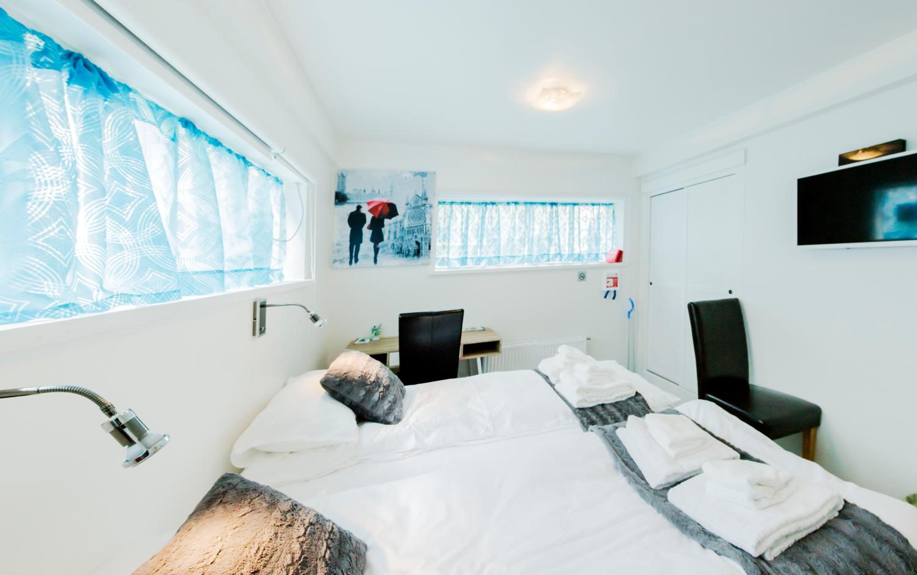 Deluxe Double Room with Bath - Photo 1