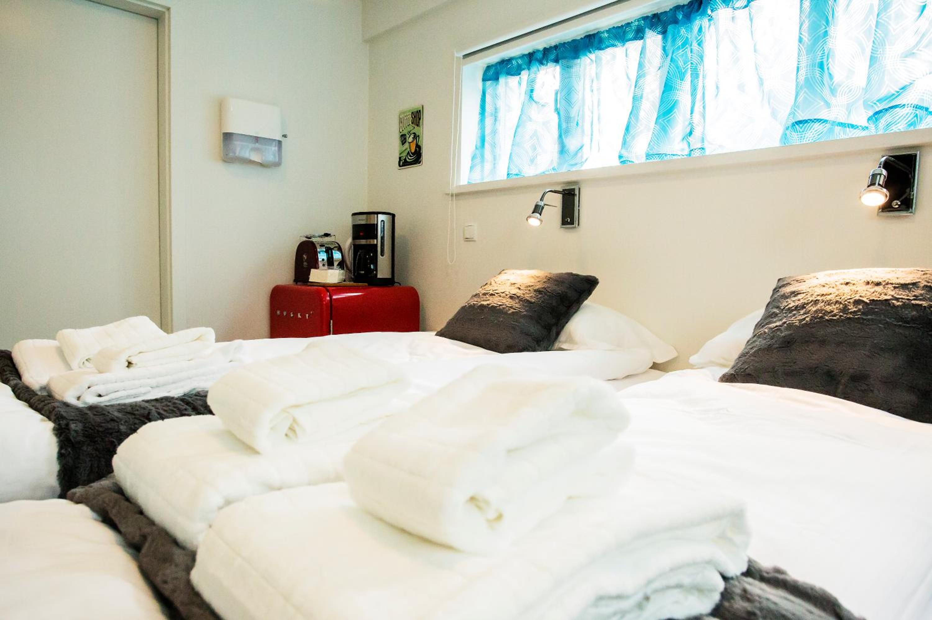 Deluxe Double Room with Bath - Photo 6