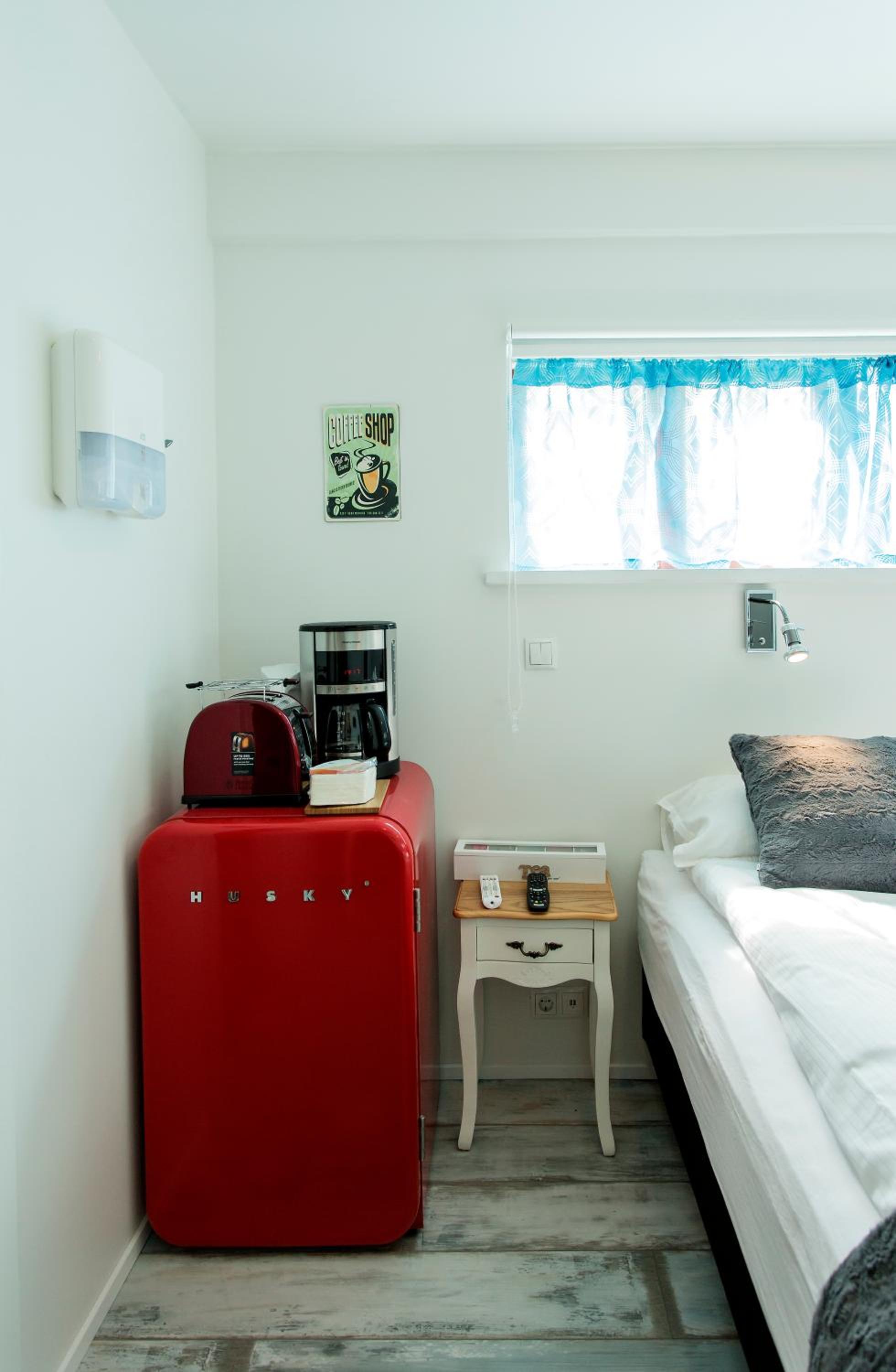 Deluxe Double Room with Bath - Photo 9