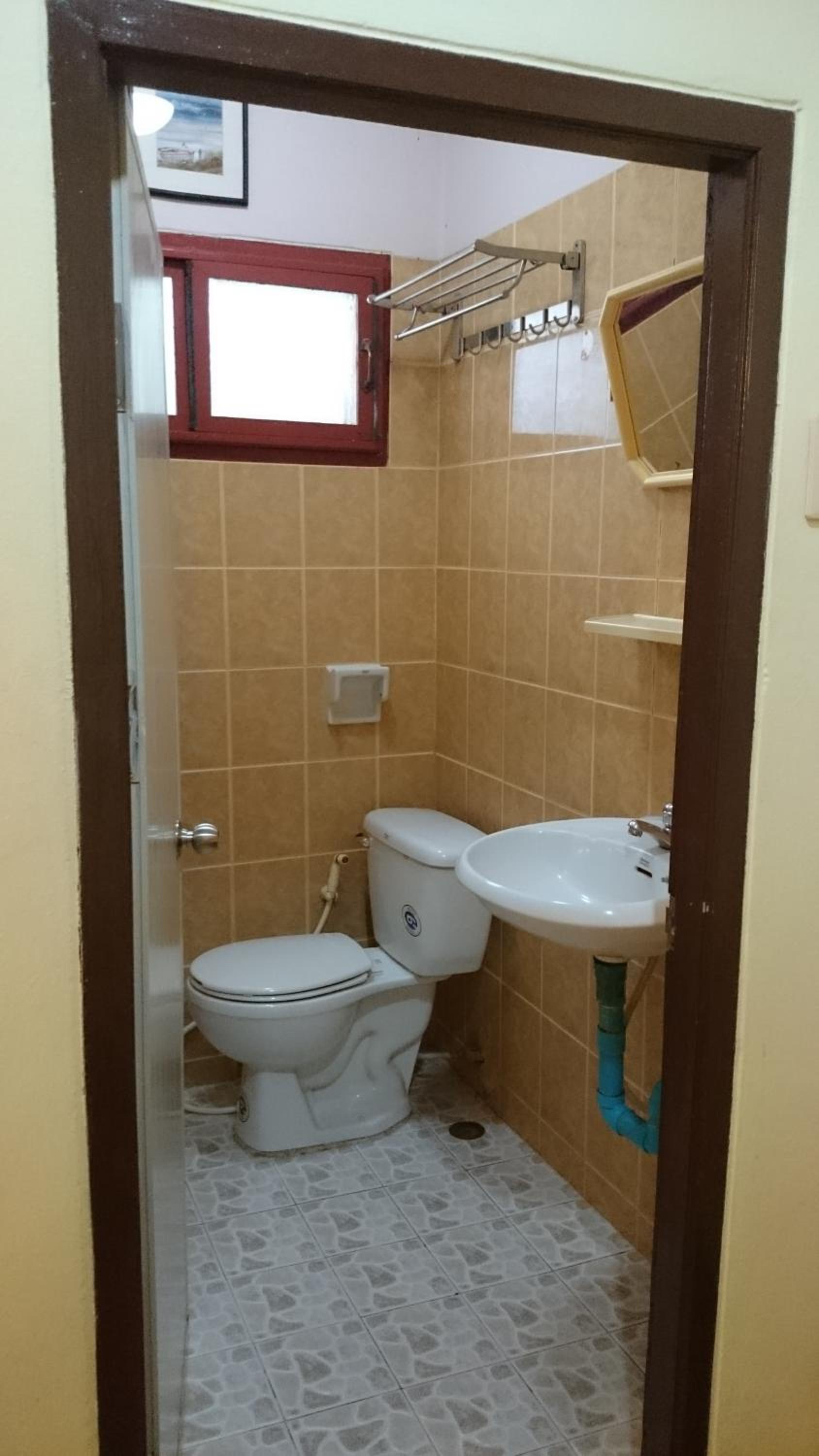 Deluxe Twin Room with Private Bathroom photo 2