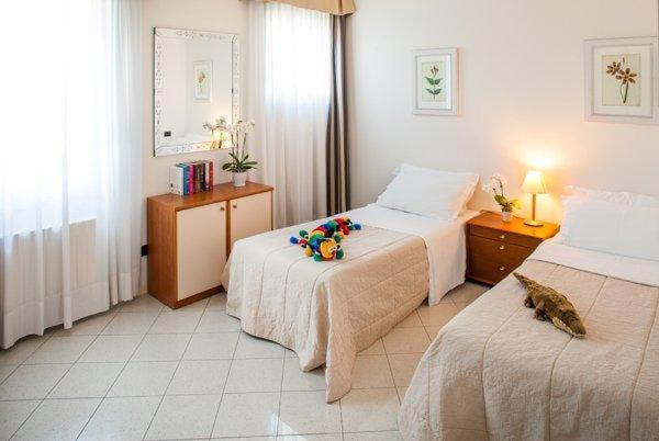 Twin Room - Photo 2