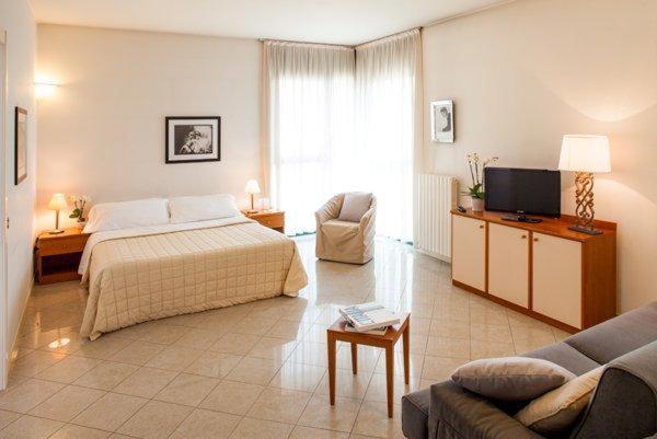 Studio (1 Adult) - Annex