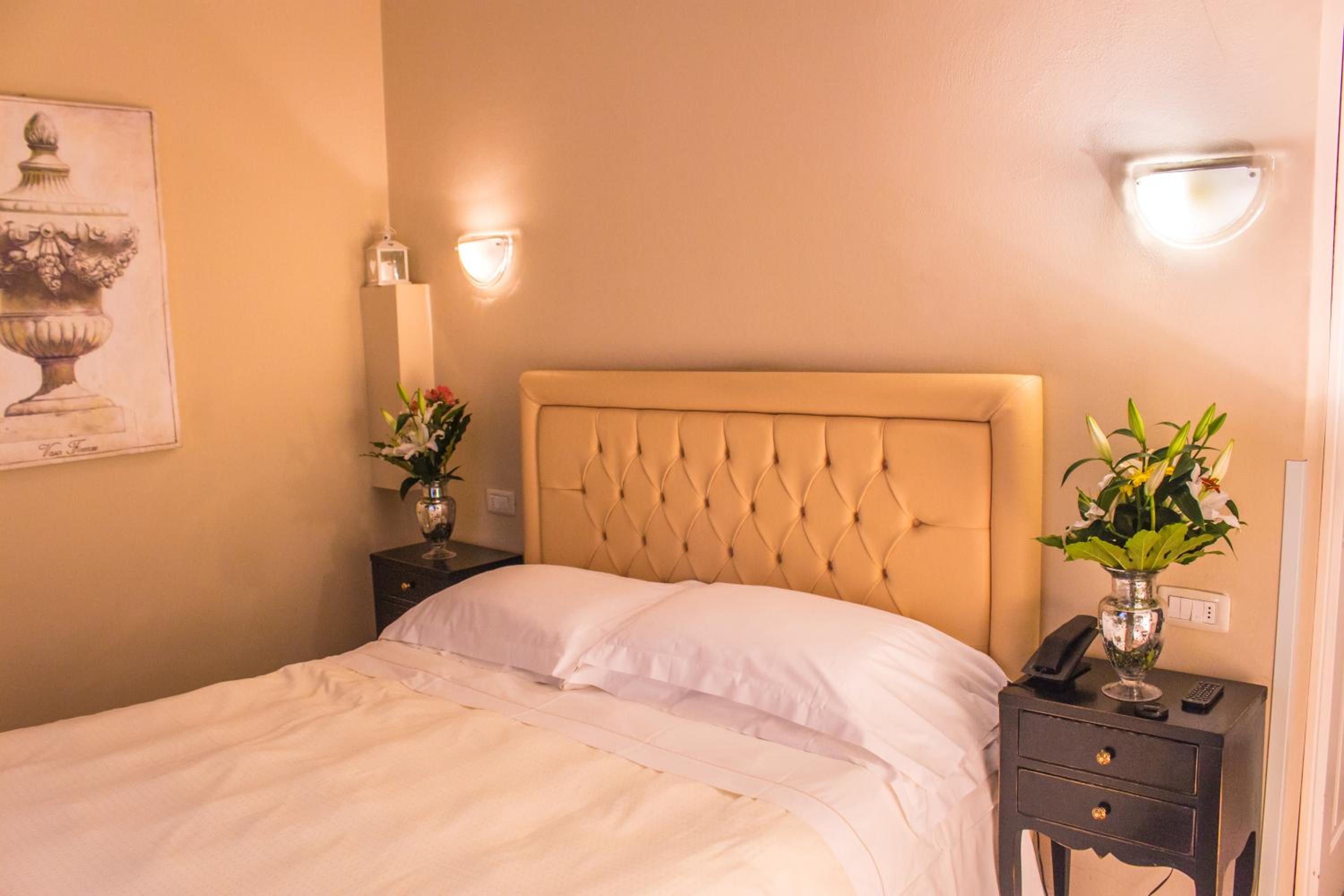 Classic Double Room - Photo 10