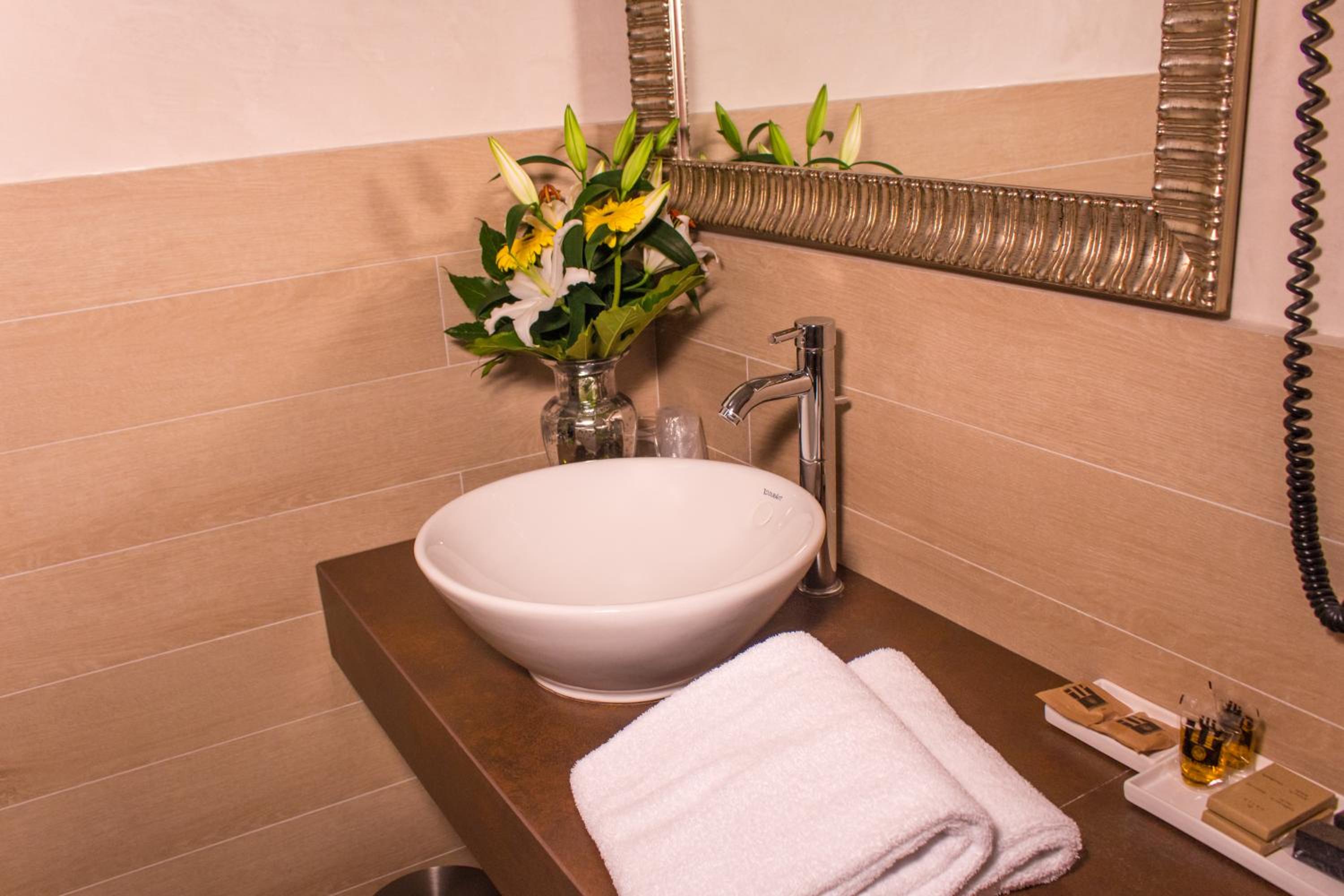 Classic Double Room - Photo 12