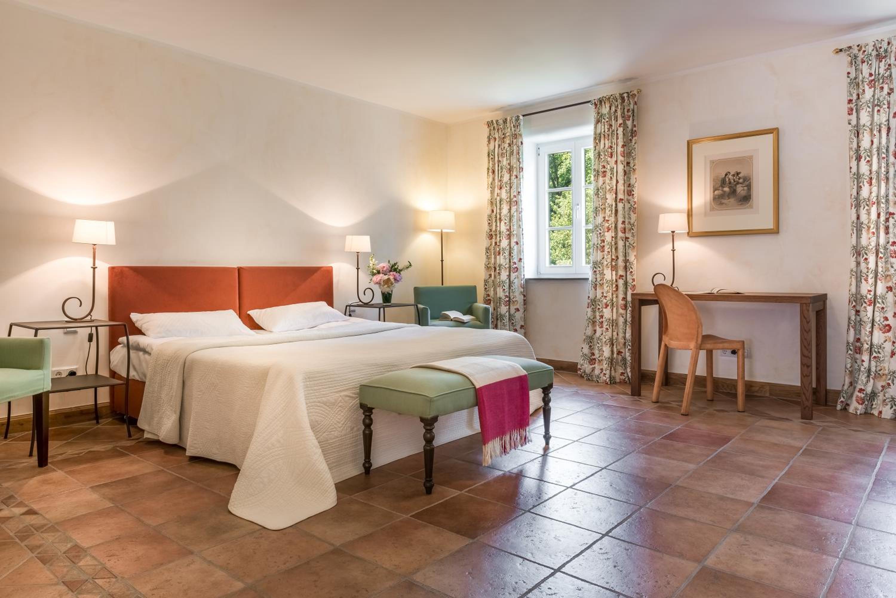 Large Double or Twin Room photo 3