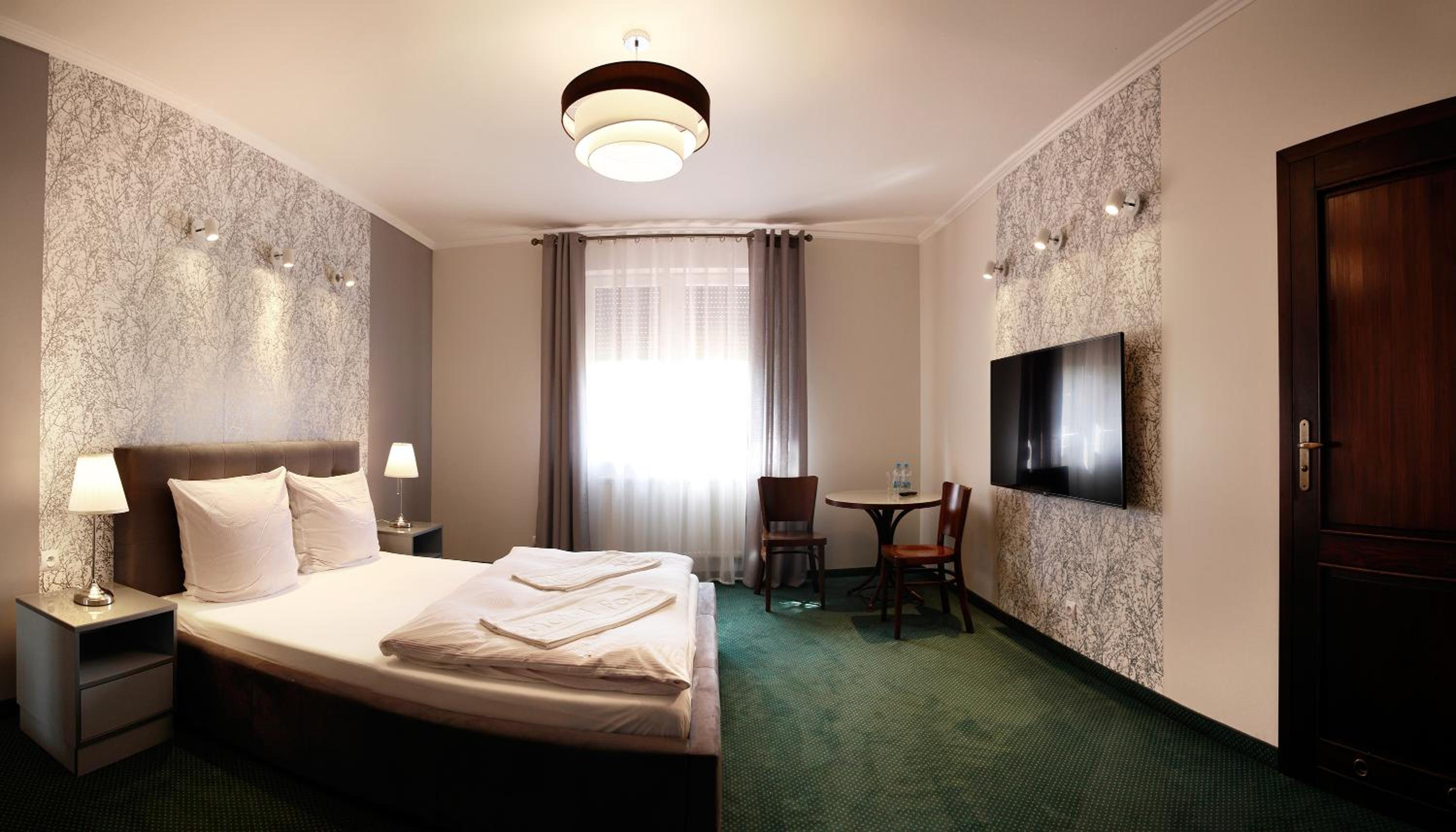 Deluxe Double Room with Bath photo 3