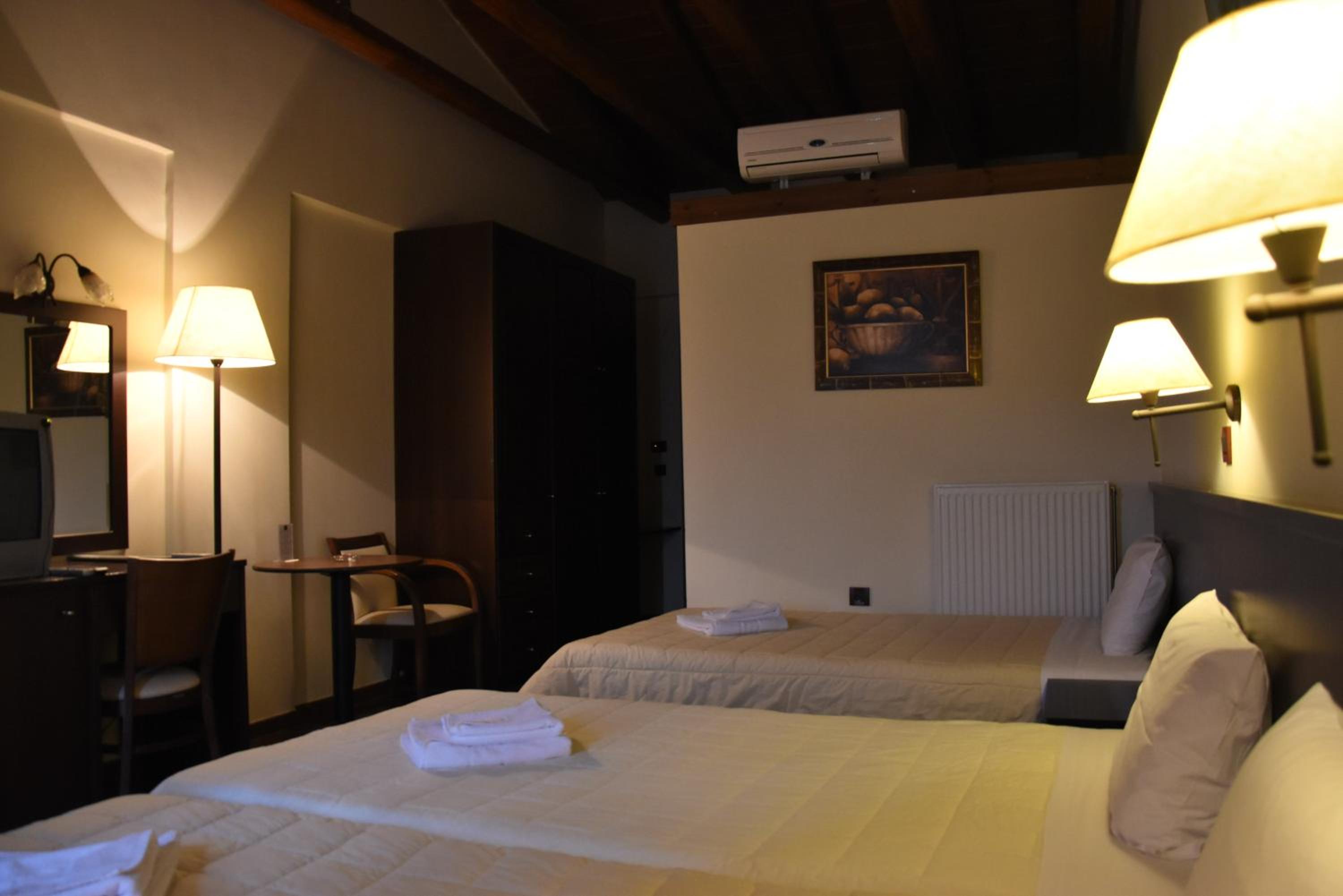 Triple Room with Bath photo 1