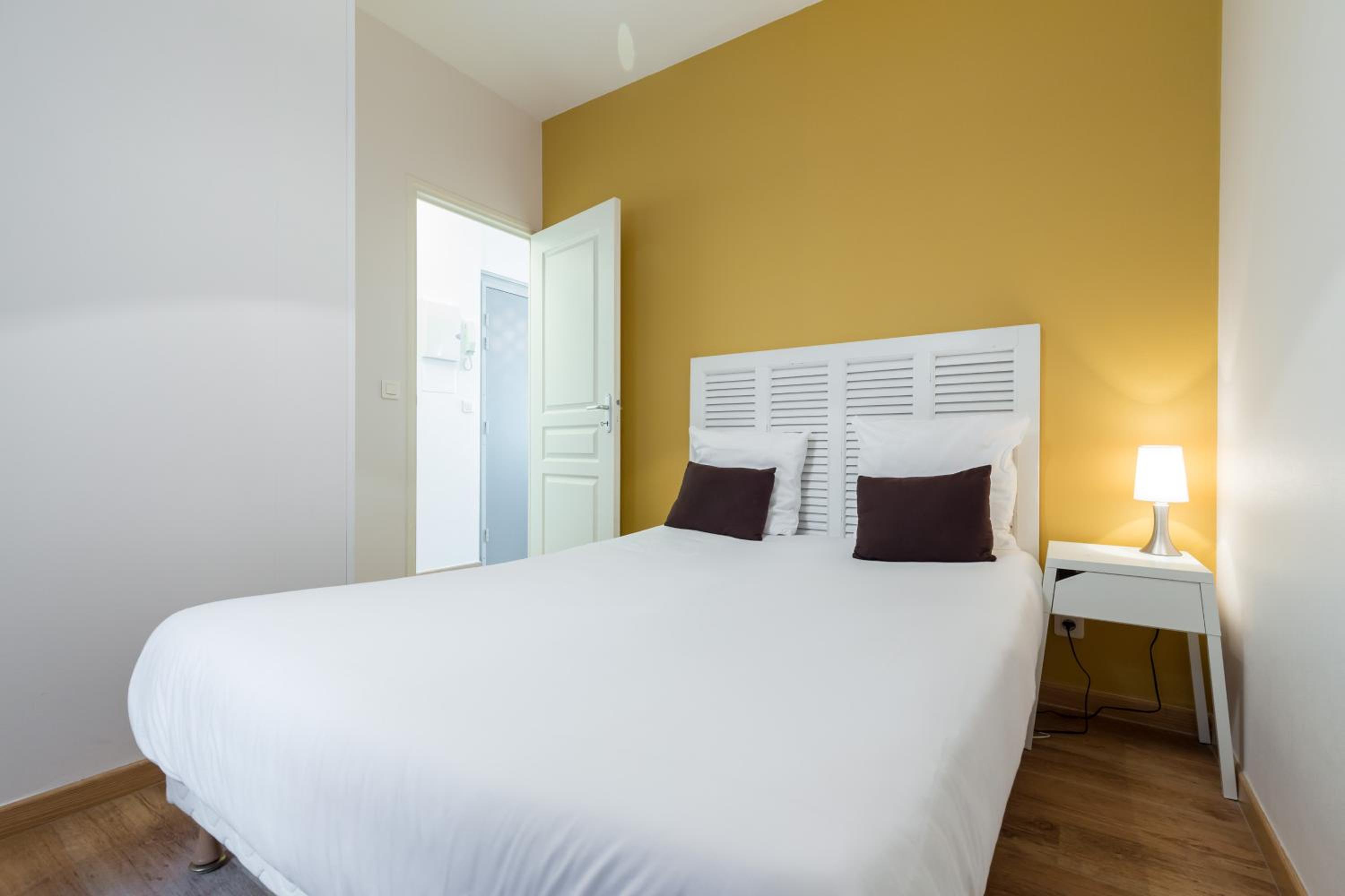 Standard One-Bedroom Apartment - Photo 13