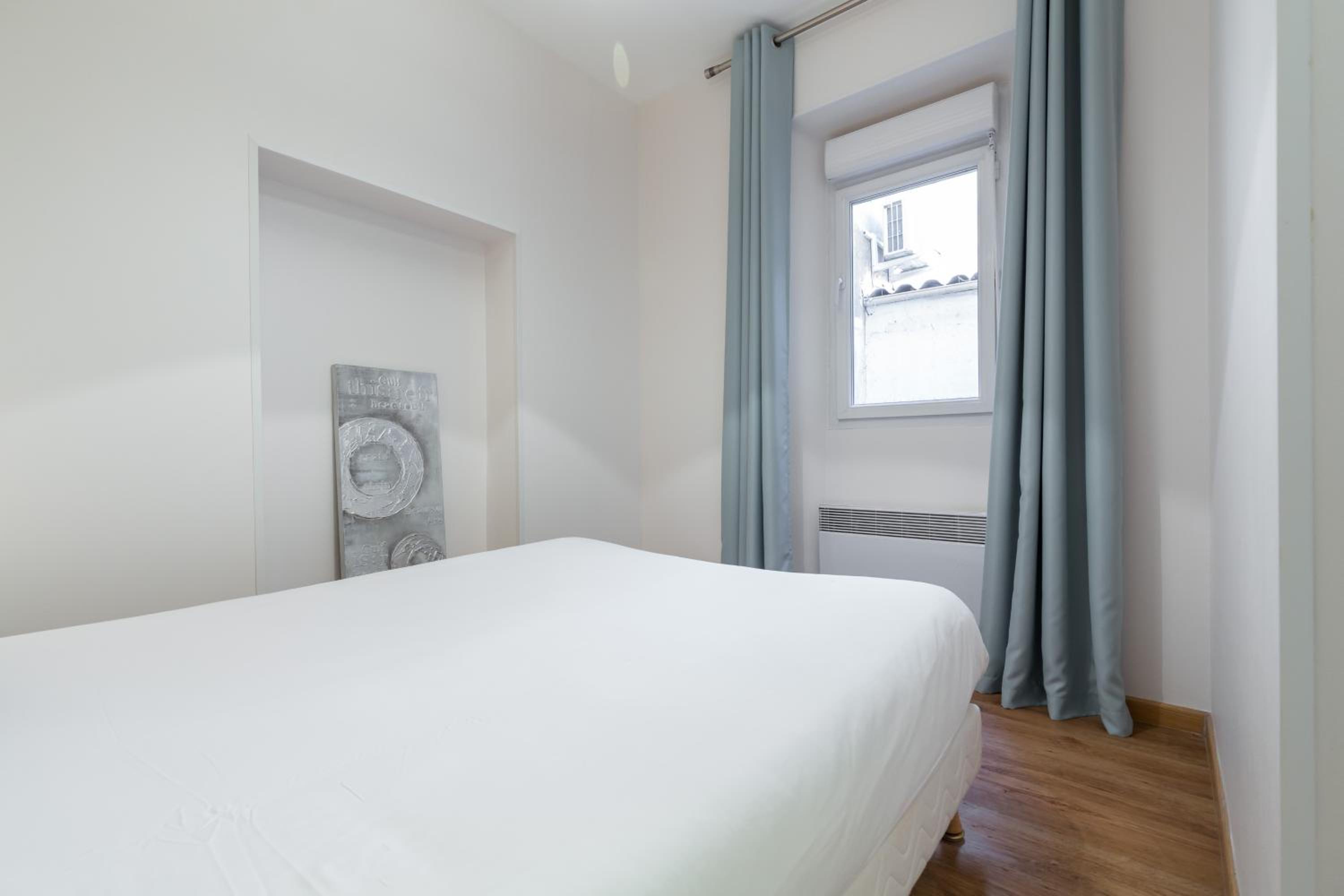Standard One-Bedroom Apartment - Photo 12