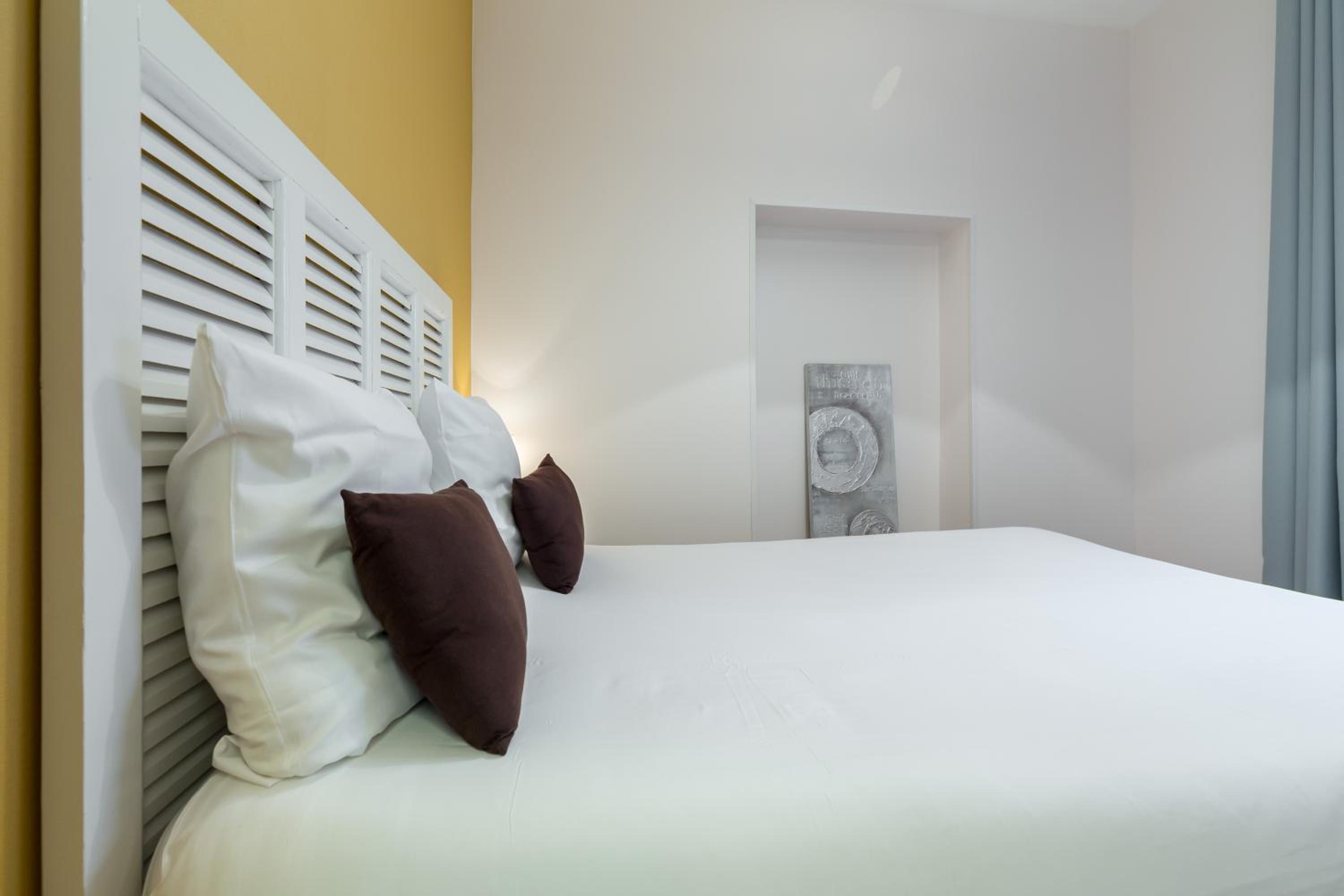Standard One-Bedroom Apartment - Photo 14