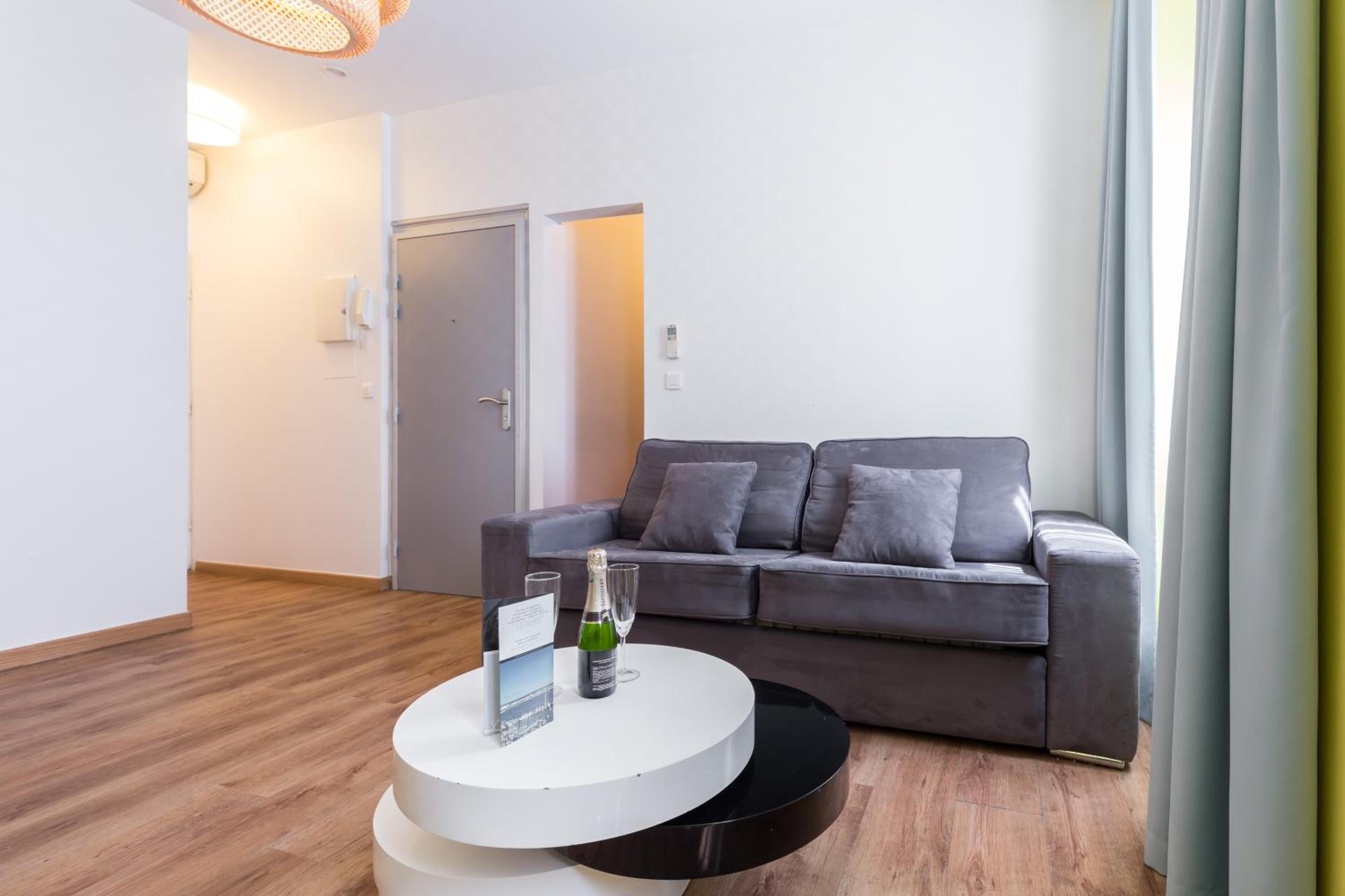 Standard One-Bedroom Apartment - Photo 19