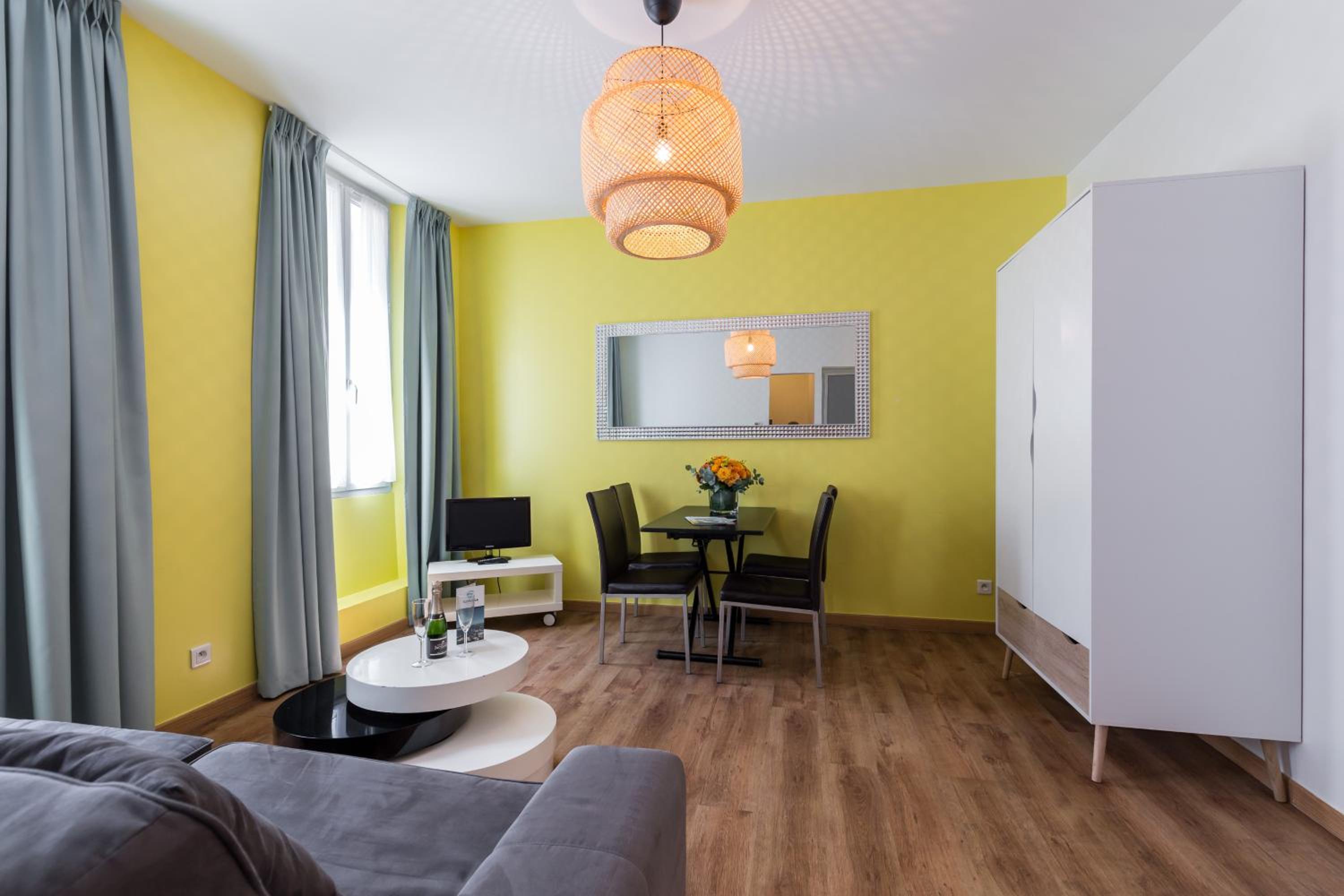 Standard One-Bedroom Apartment - Photo 24