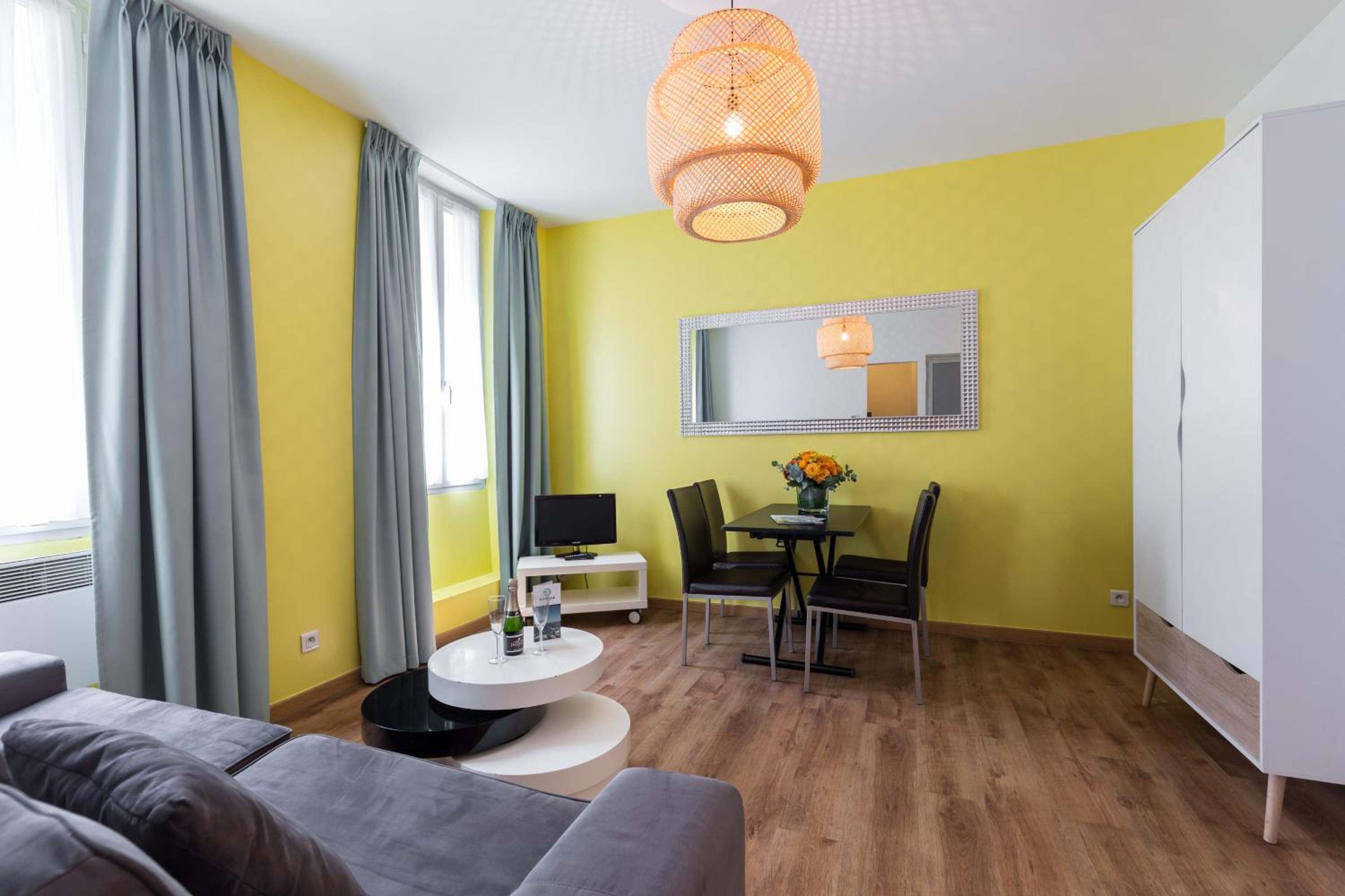 Standard One-Bedroom Apartment - Photo 23