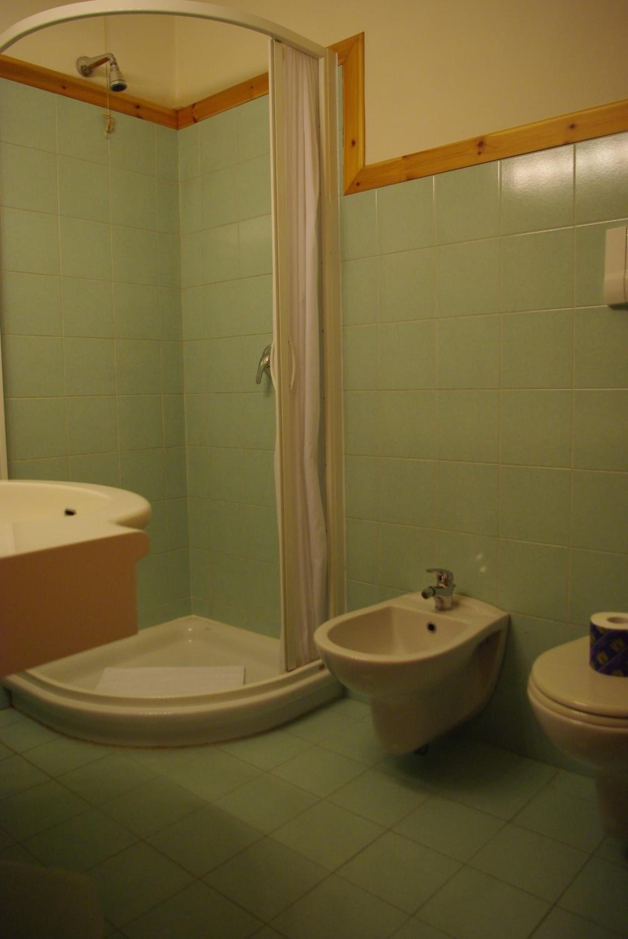 Available room thumbnail 5