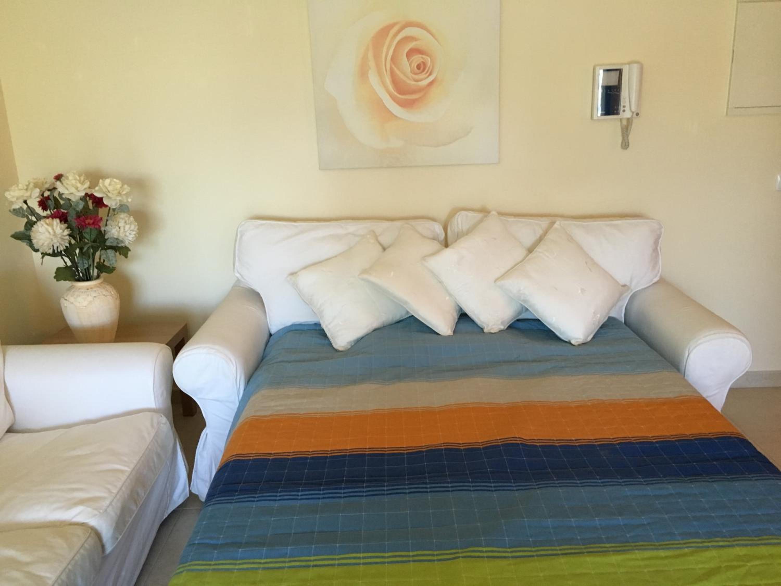 One-Bedroom Apartment - Photo 1