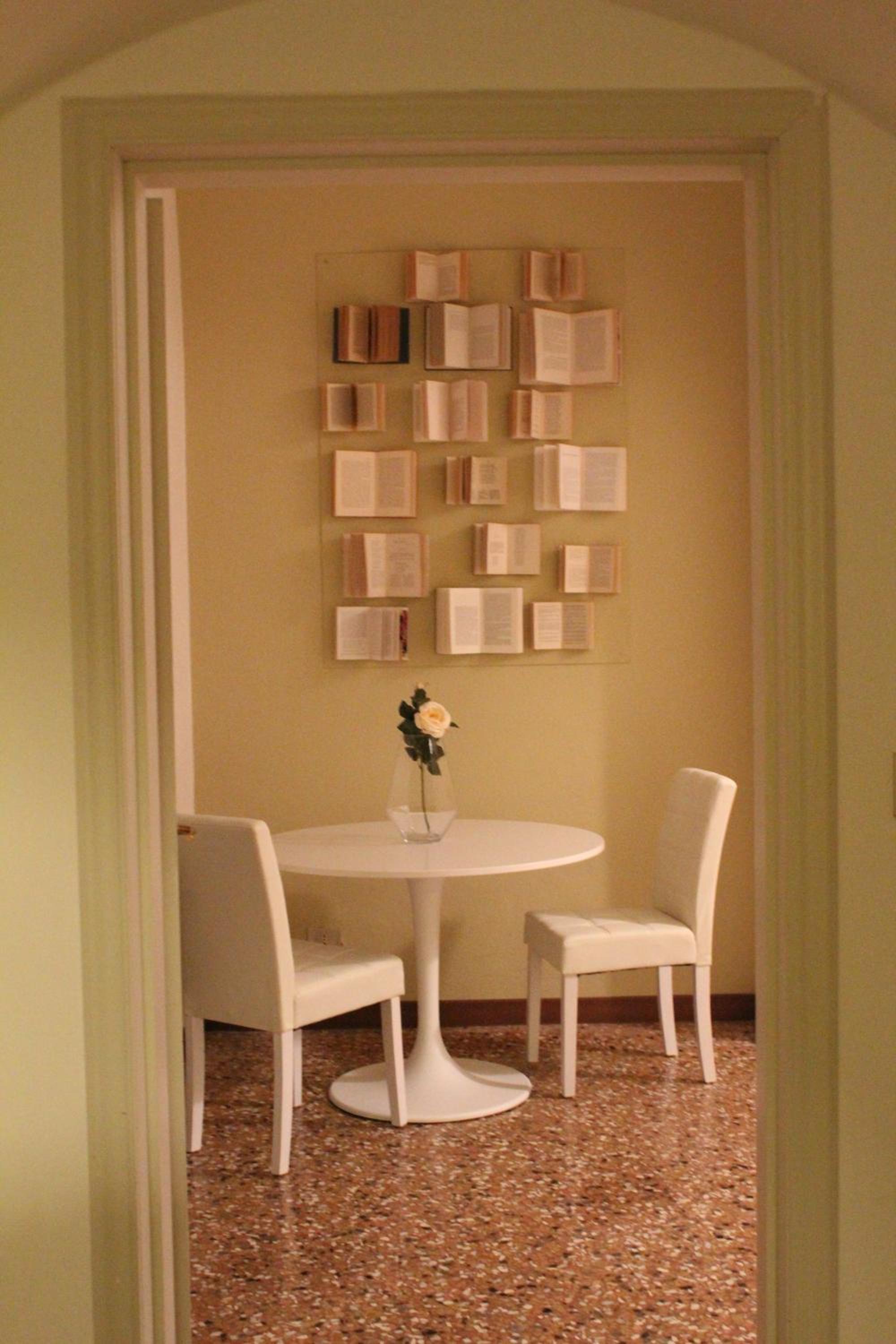 Large Double or Twin Room with Private External Bathroom - Photo 6