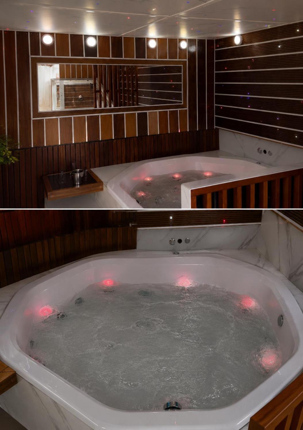 Deluxe Suite with Spa Bath