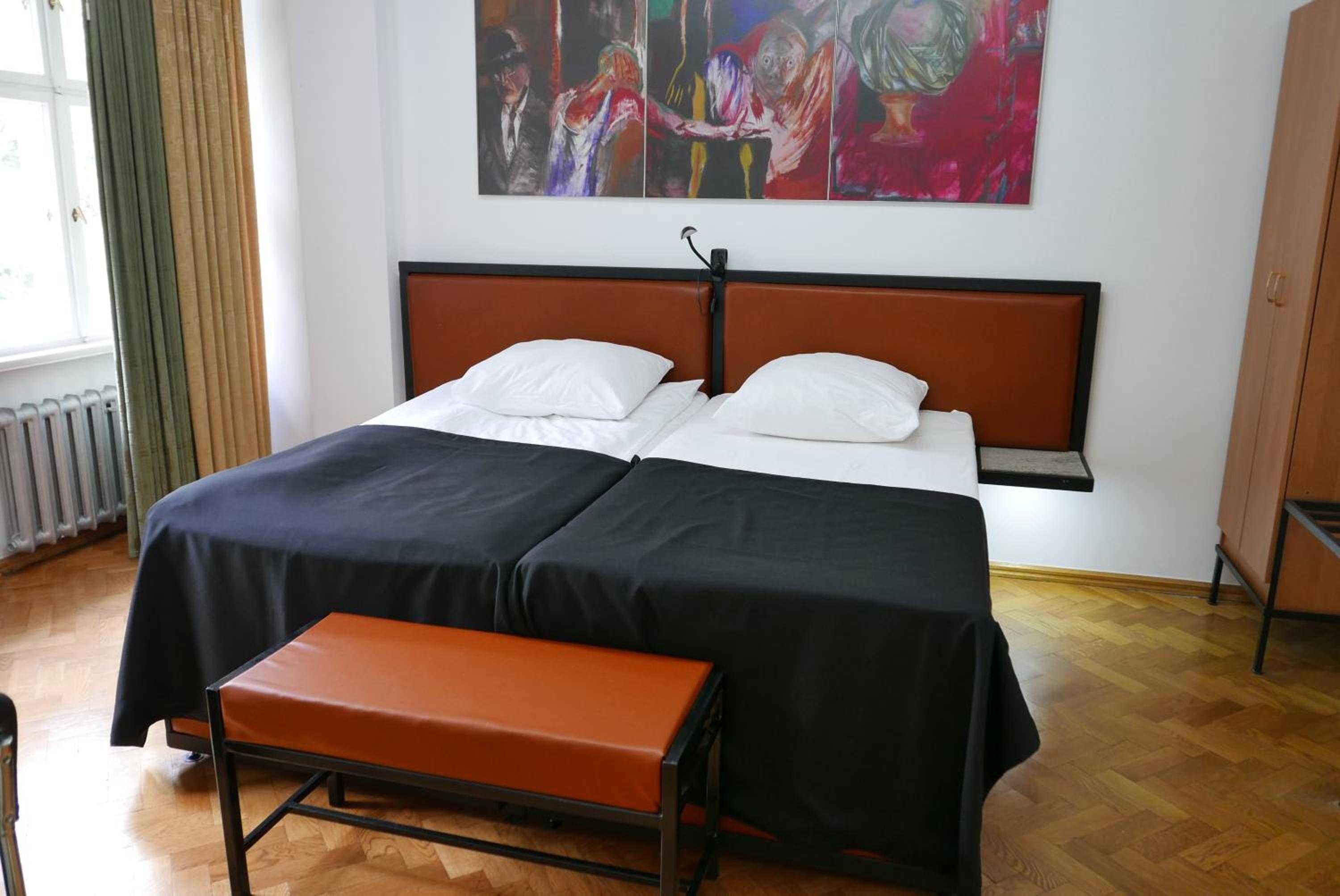Large Apartment photo 2